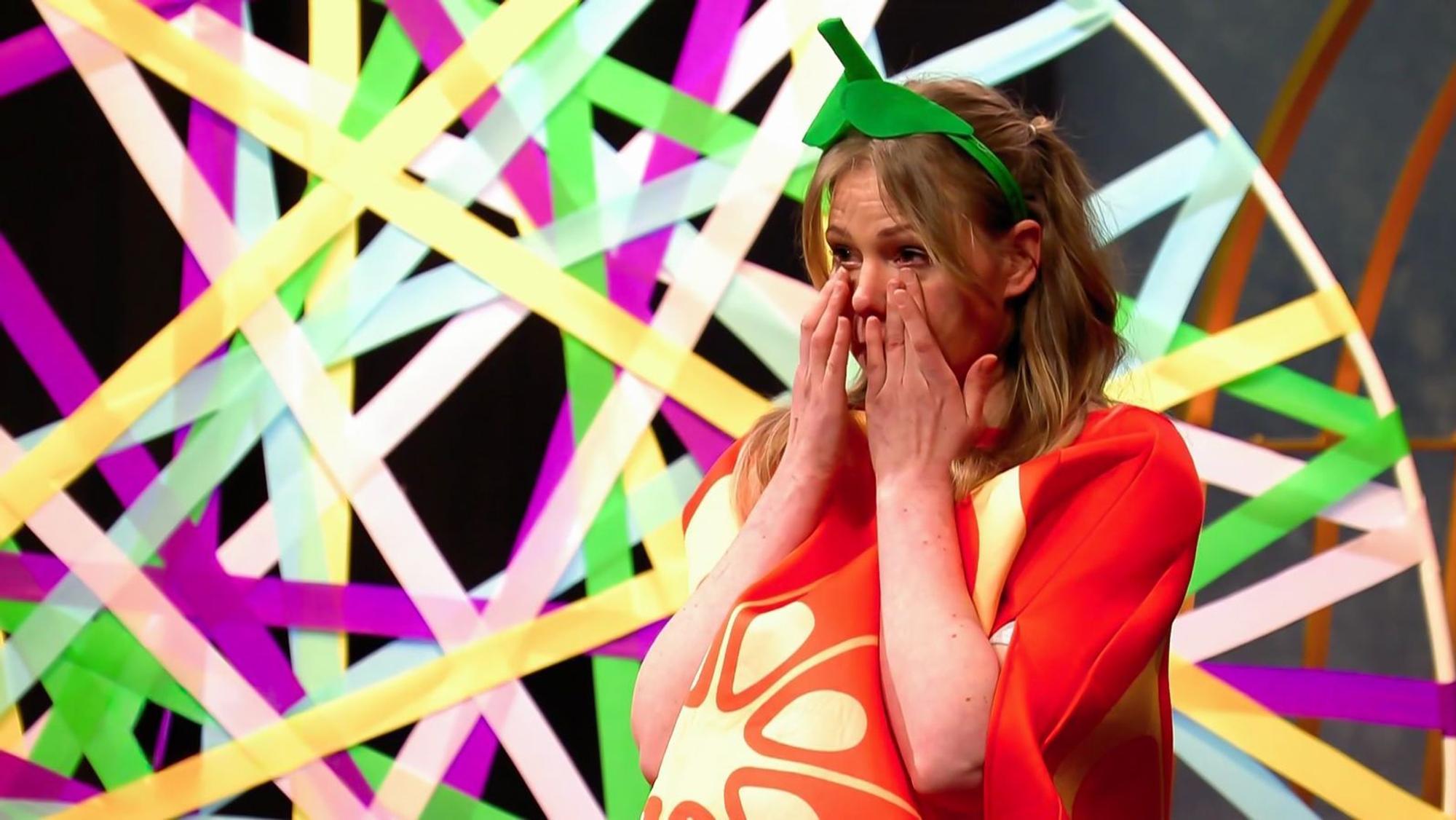 Gründerin Alena Leeb ist zu Tränen gerührt. (Bild: RTL)