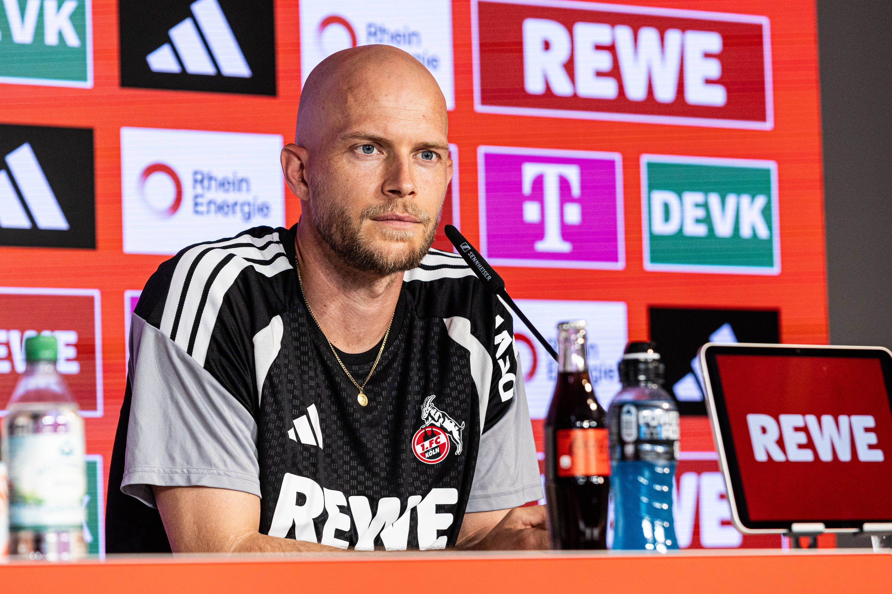 René Wagner auf einer FC-Pressekonferenz.