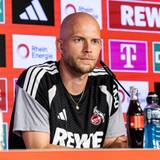 René Wagner auf einer FC-Pressekonferenz.