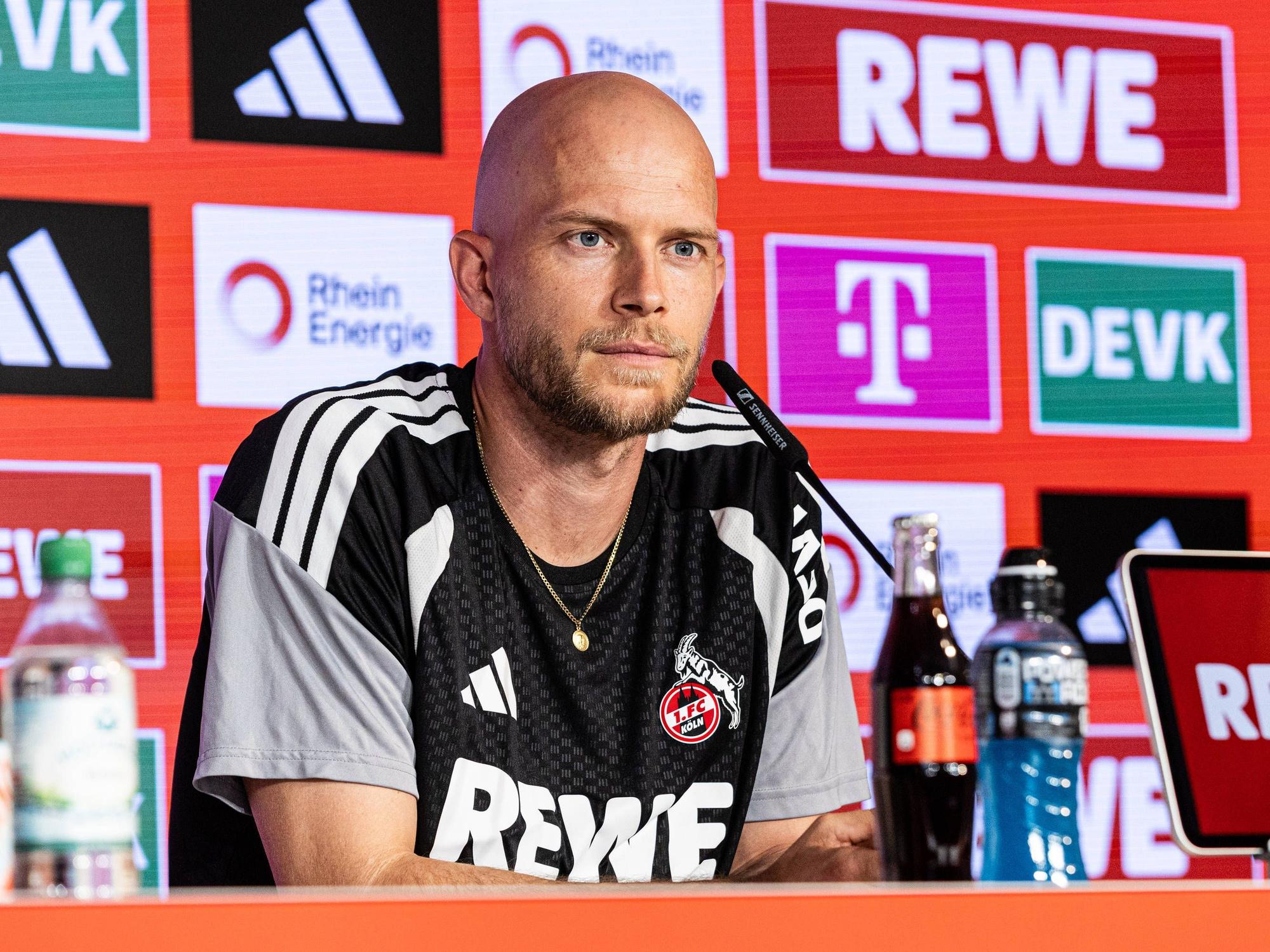 René Wagner auf einer FC-Pressekonferenz.