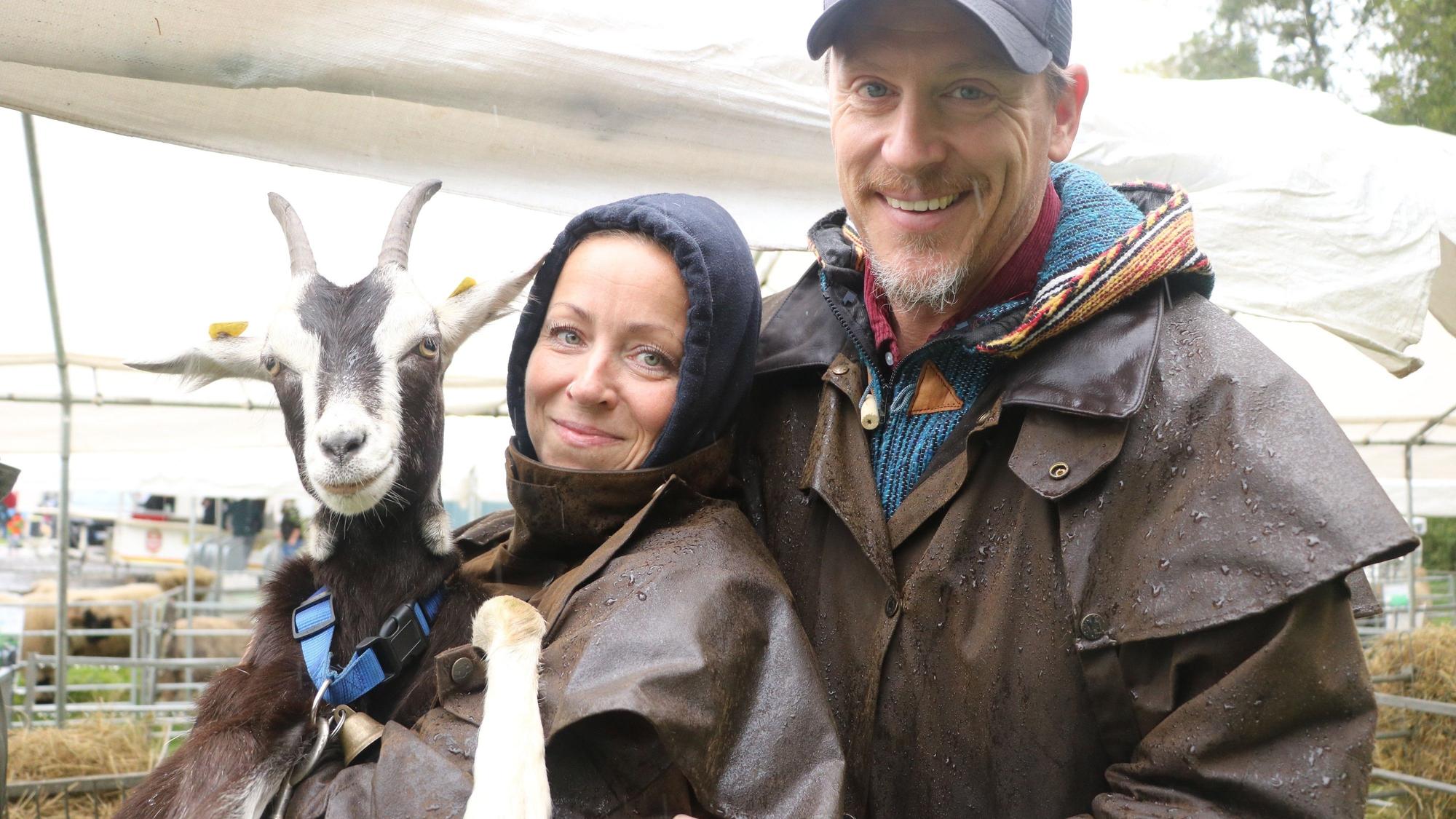 Schäferin Anna LaCasse und Schäfer Alexander Kirschstein mit Lou Lou
