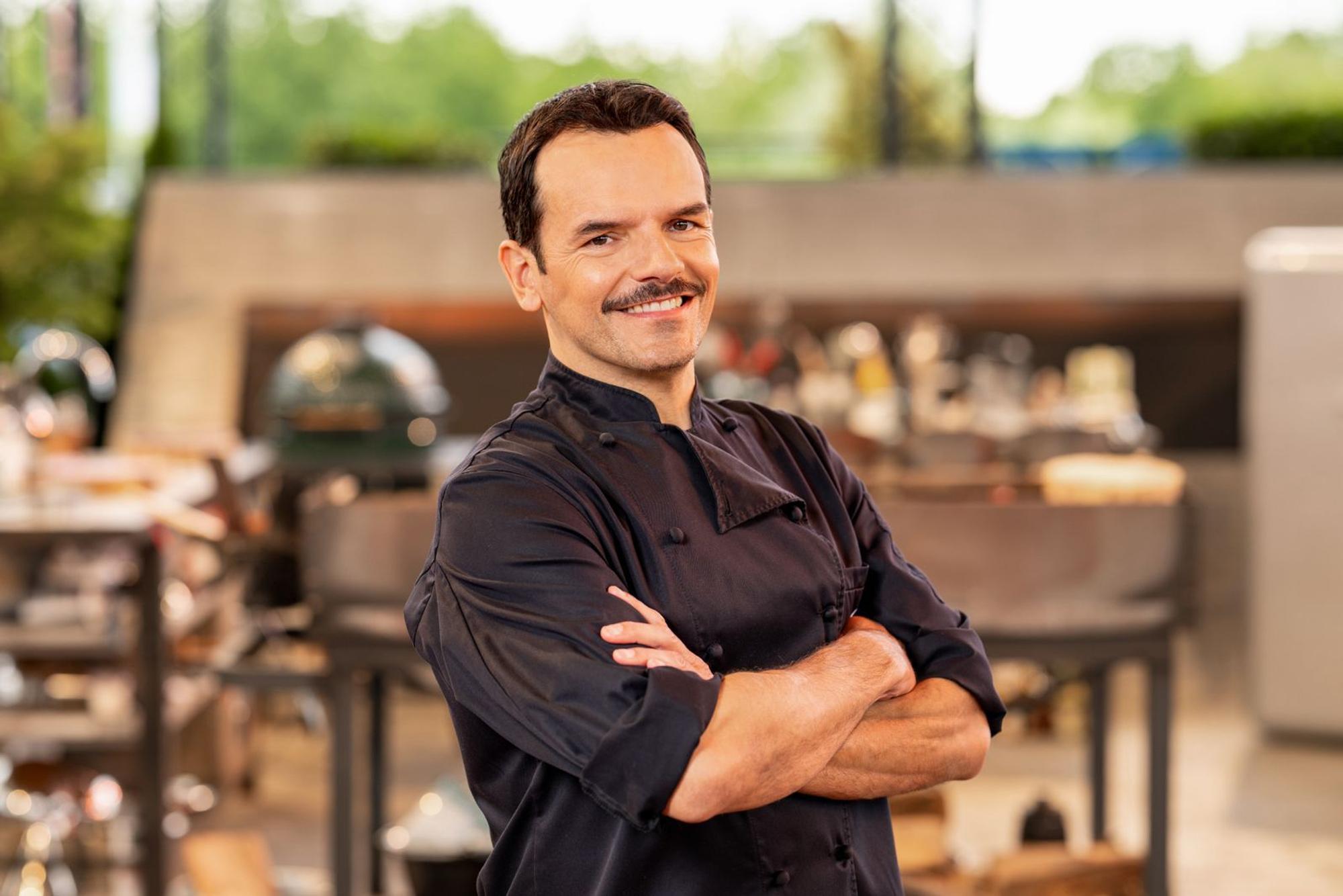 Am Ende grinste wieder Steffen Henssler: Dessert 19:9 und das gesamte Special 85:61 gewonnen. Nächste Woche steigt das Staffel-Finale. (Bild: RTL/Markus Hertrich)