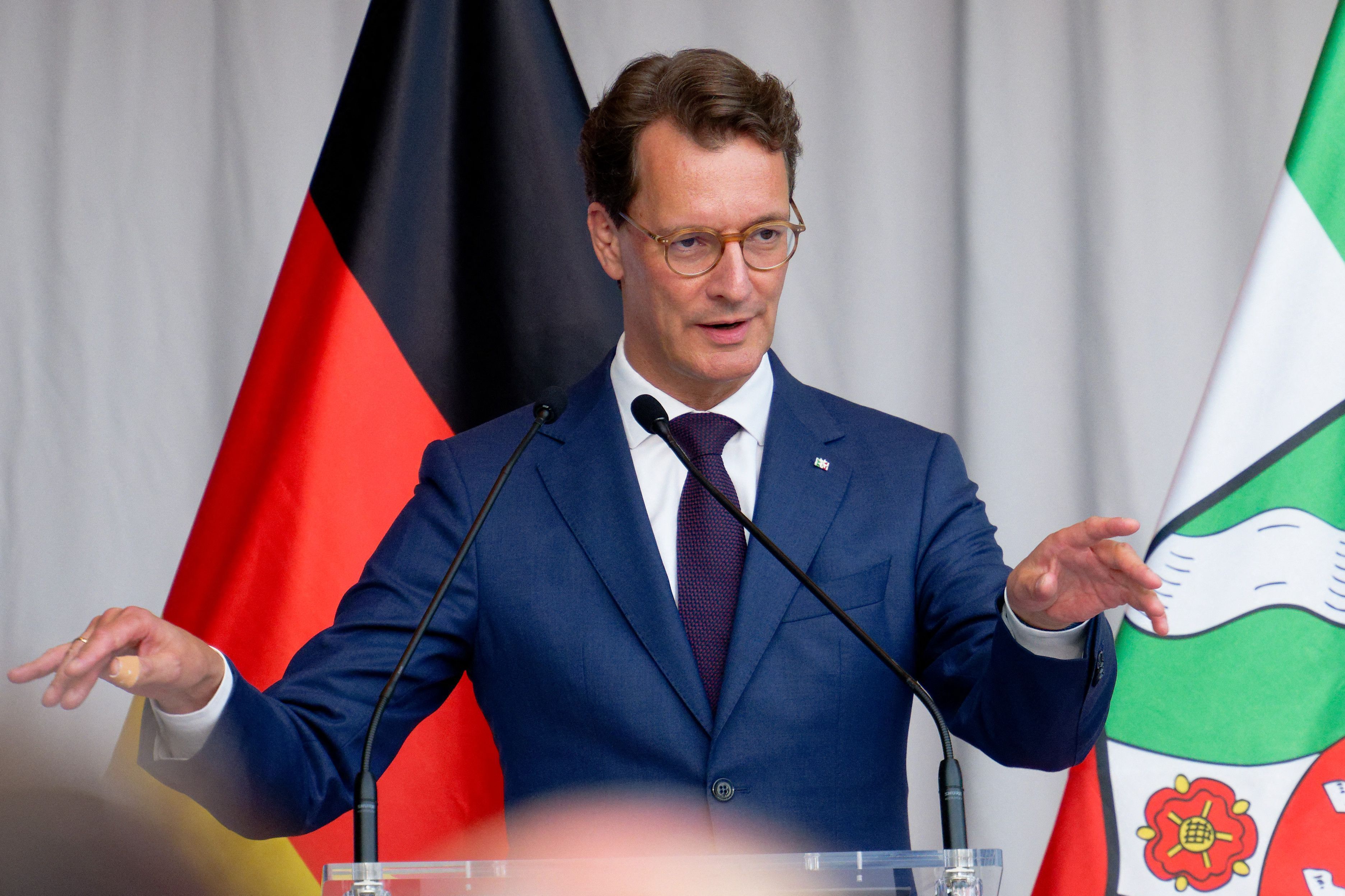 Hendrik Wüst (CDU), Ministerpräsident von Nordrhein-Westfalen, spricht bei einer Festveranstaltung zum 65. Jubiläum des Anwerbeabkommens mit der Türkei.