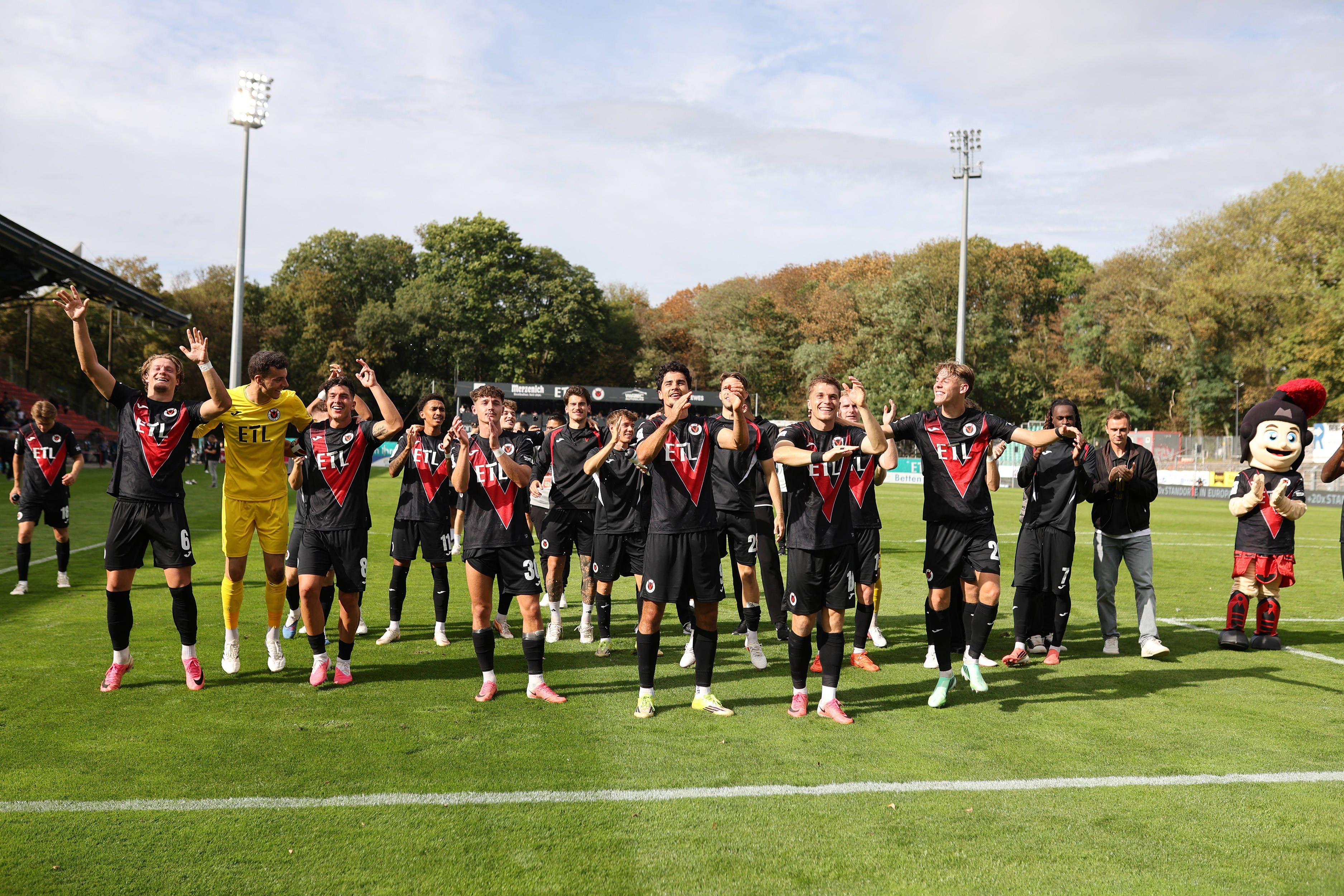 19.09.2026, xsefx, Fußball, FC Viktoria Köln - FC Ingolstadt 04, 3.Liga, Sportpark Höhenberg, 7. Spieltag, Saison 2026 2027: Viktoria Köln feiert den 3:0 Sieg vor der Fantribüne DFB regulations prohibit any use of photographs as image sequences and or quasi-video. Nordrhein-Westfalen Deutschland *** September 19, 2026, xsefx, Soccer, FC Viktoria Köln vs. FC Ingolstadt 04, 3. Liga, Sportpark Höhenberg, Matchday 7, 20262027 season. Viktoria Köln celebrates its 30 victory in front of the fan stand. DFB regulations prohibit any use of photographs as image sequences and/or quasi-video. North Rhine-Westphalia, Germany