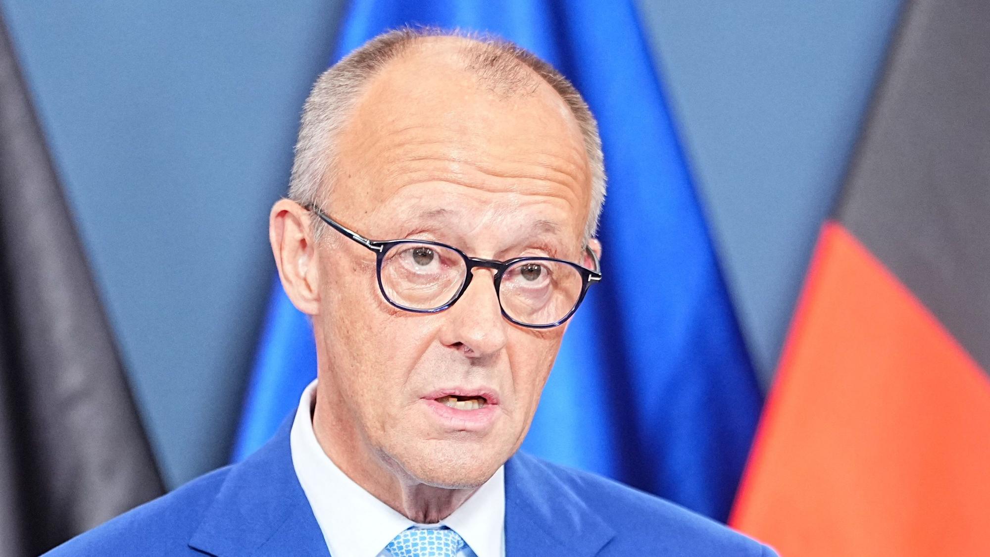 Bundeskanzler Friedrich Merz (CDU) spricht am Sonntag, 20. September, nach den Wahlen in Berlin und Mecklenburg-Vorpommern im Konrad-Adenauer-Haus.