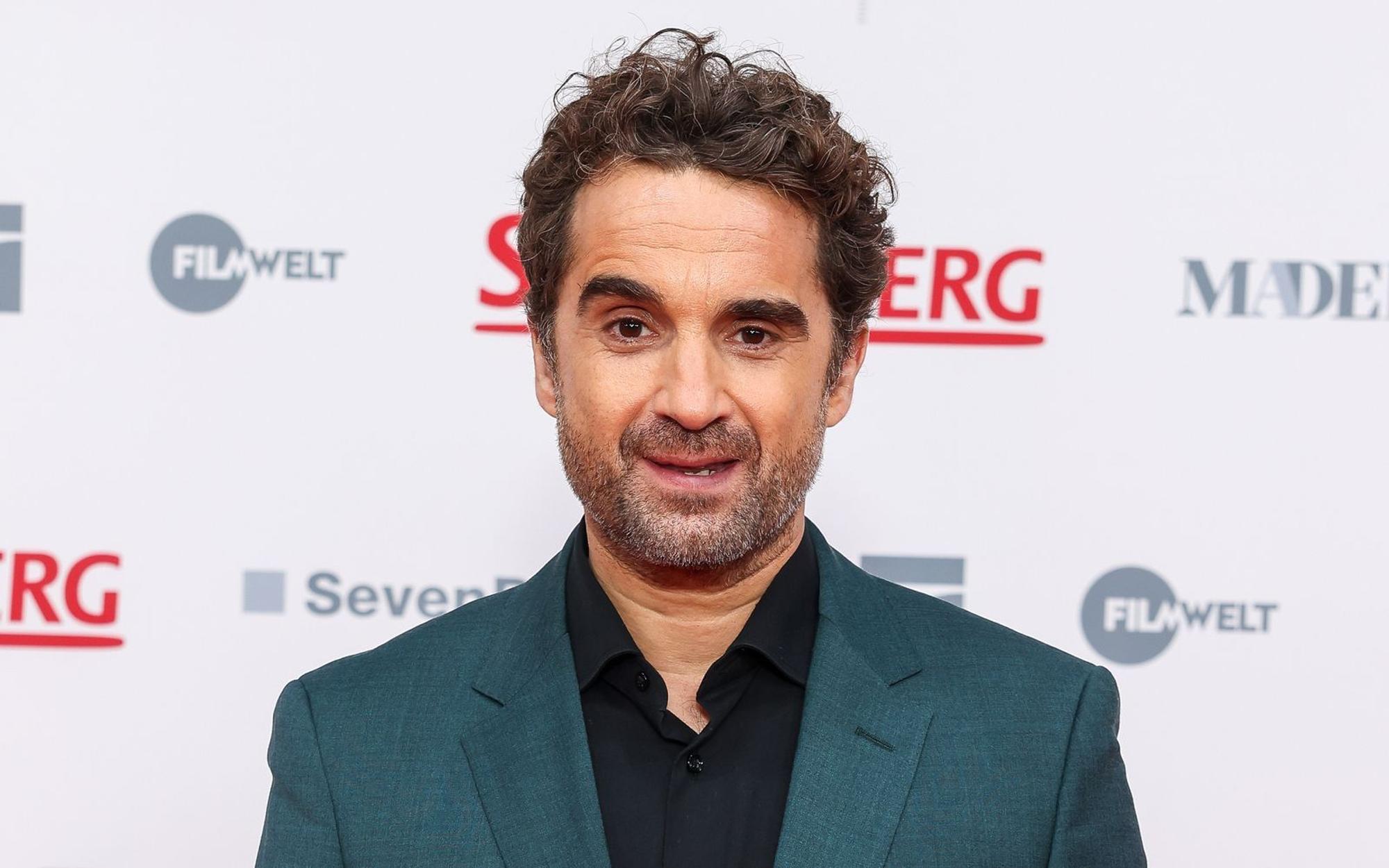 Der „Nord Nord Mord“-Star Oliver Wnuk hat ein Theaterstück mit Jugendlichen in Konstanz entwickelt. (Bild: 2025 Getty Images/Gerald Matzka)
