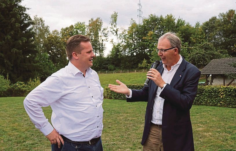Im August 2019 traf Andreas Stolze den Europa-Abgeordneten Axel Voss. Da war sein Gewicht schon zweistellig aber noch mit Bauch.