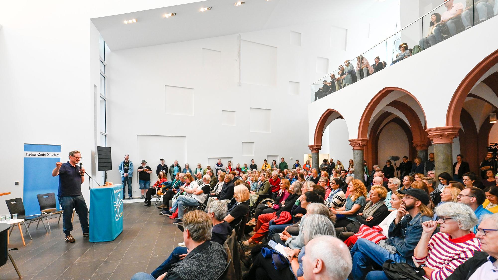 Zum Live-Talk in der Christuskirche kamen rund 200 Interessierte.