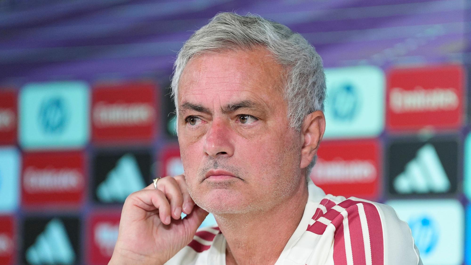 Jose Mourinho auf einer Pressekonferenz.