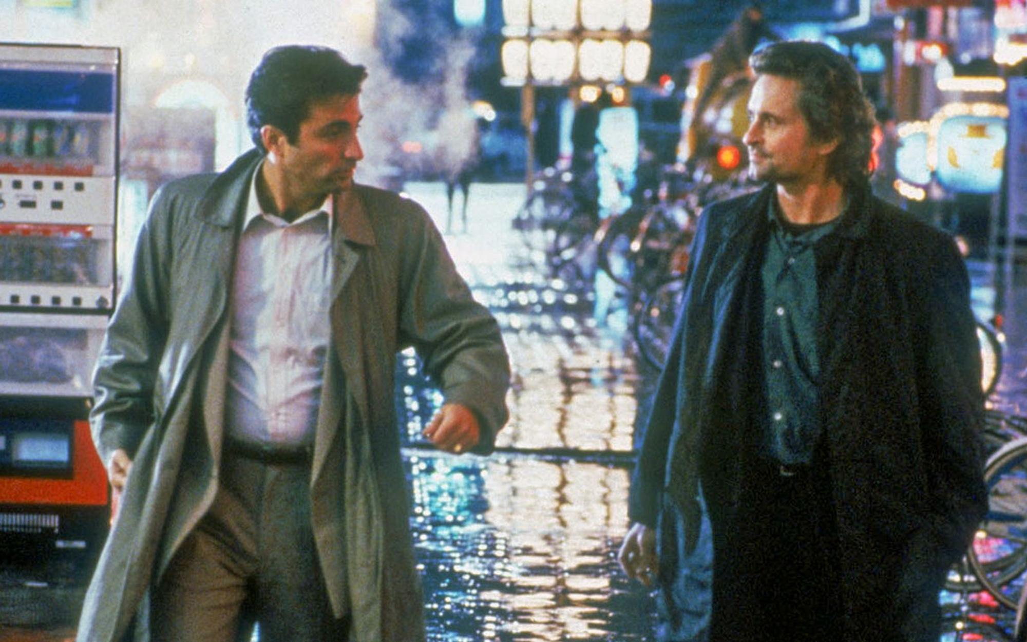 US-Cops Nick Conklin (Michael Douglas, rechts) und sein Kollege Charlie Vincent (Andy Garcia) beginnen, auf eigene Faust in Japans Unterwelt zu ermitteln. (Bild: Paramount Pictures)
