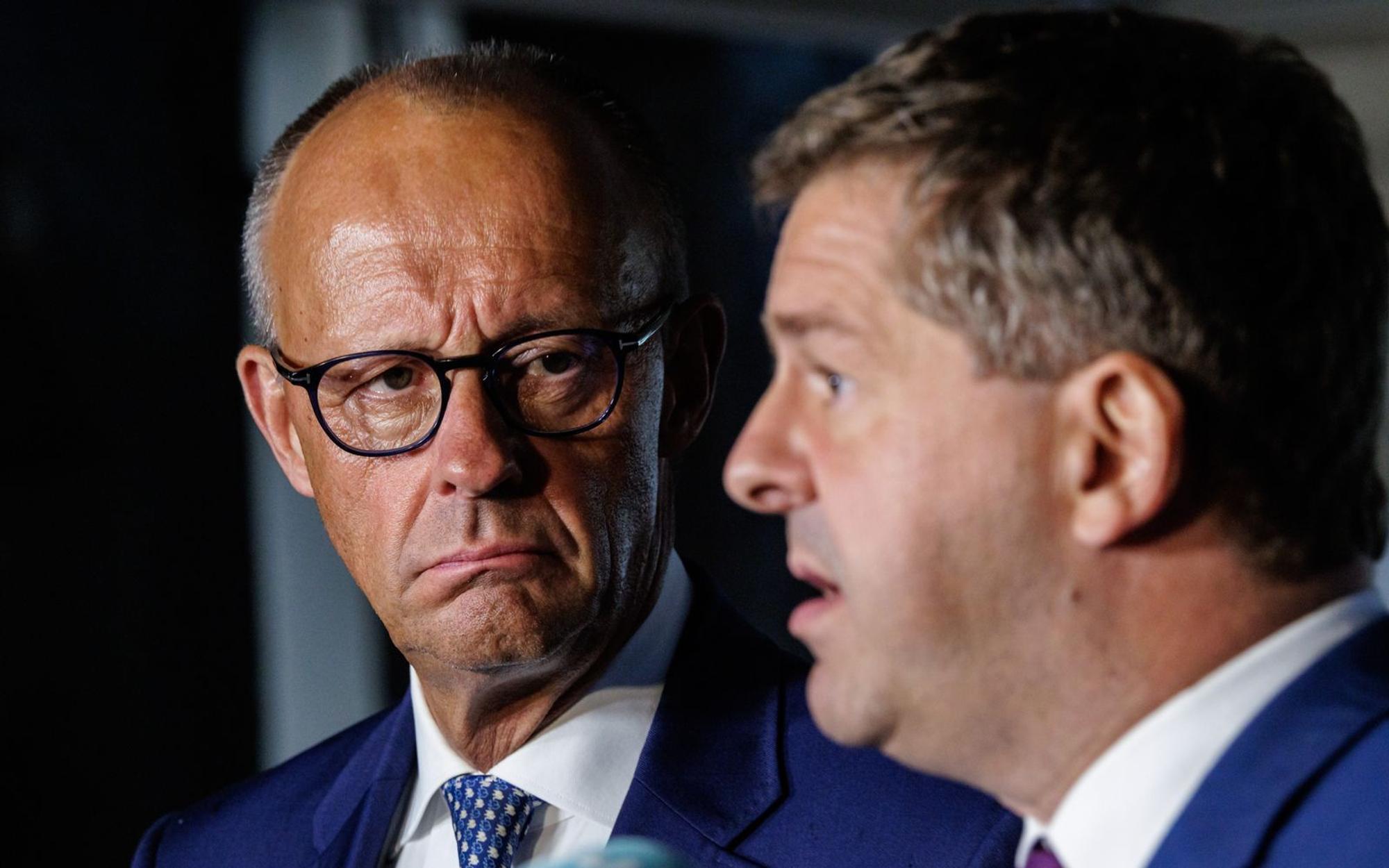 Sven Schulze (rechts) verlor die Wahl in Sachsen-Anhalt - auch wegen des unbeliebten Bundeskanzlers Friedrich Merz, sagen die Demoskopen. (Bild: 2026 Getty Images/Jens Schlueter)