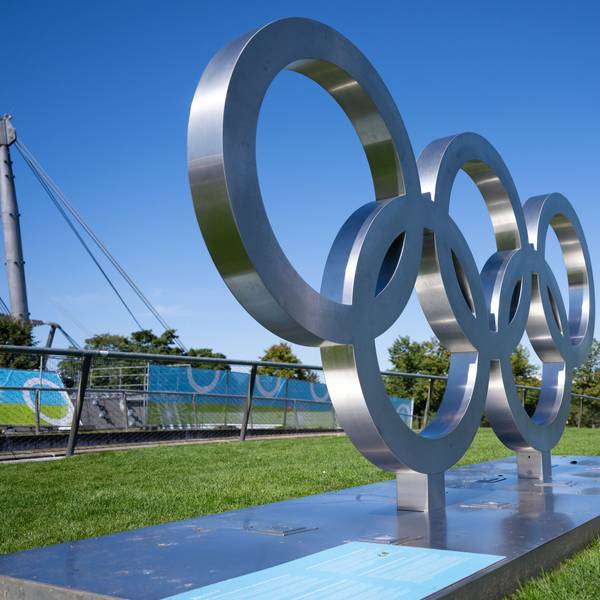 Die olympischen Ringe im Olympiapark. München gilt bei der Auswahl des deutschen Bewerbers als Favorit, aber auch die Region Köln/Ruhr rechnet sich gute Chancen aus.