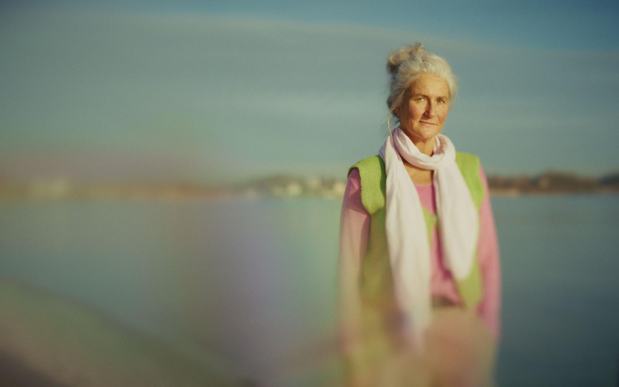 Britta driftet ab „in diese andere Welt“. Sie leidet an Frühdemenz. Vor zwei Jahren erhielt die 58-Jährige Ex-Lehrerin die Diagnose. Die ersten Symptome traten mit Anfang 50 auf. (Bild: ZDF/Greb + Neckermann Filmproduction)