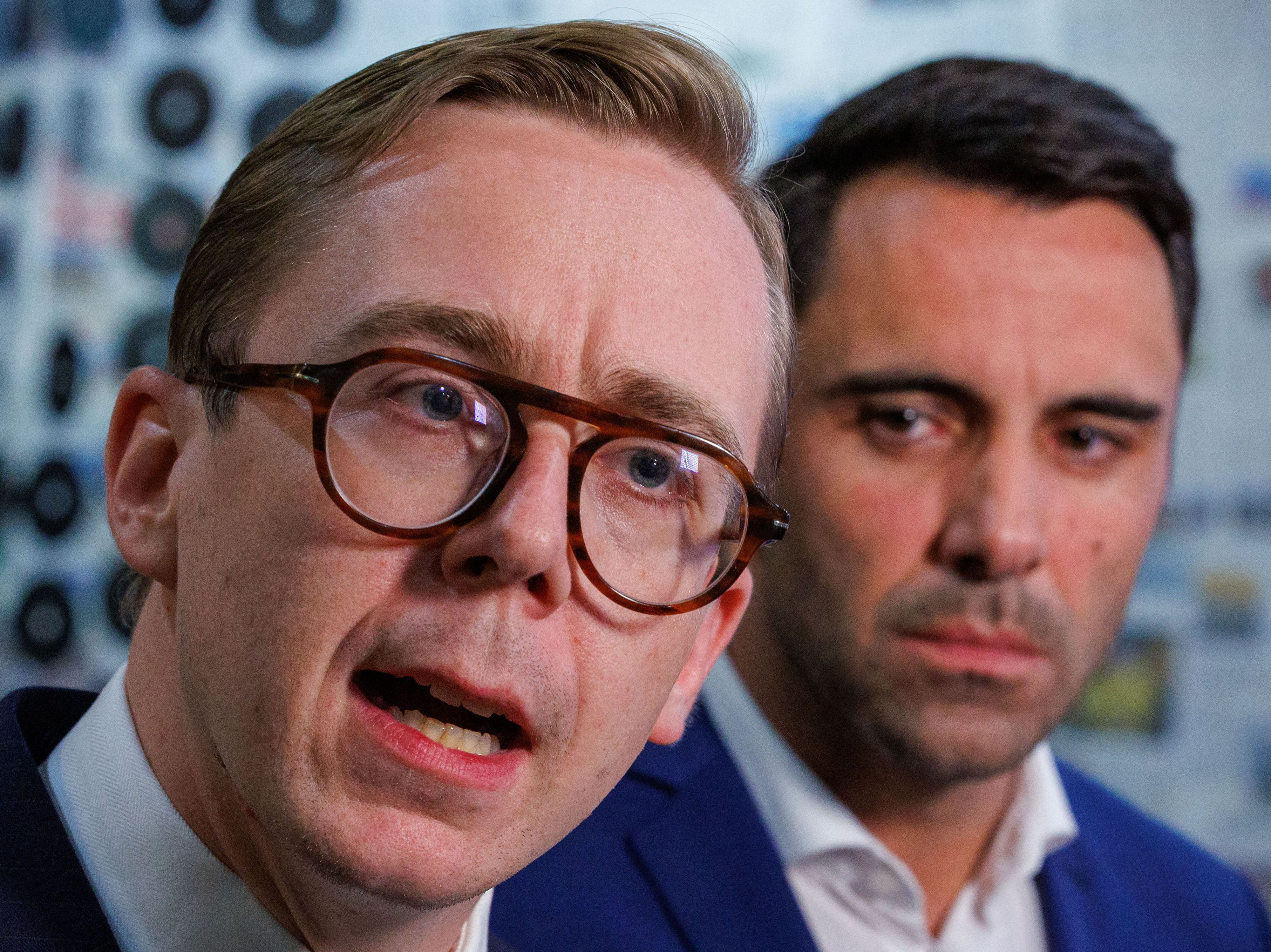 Philipp Amthor (l., CDU) übernimmt von Daniel Peters den Landesvorsitz in Mecklenburg-Vorpommern.