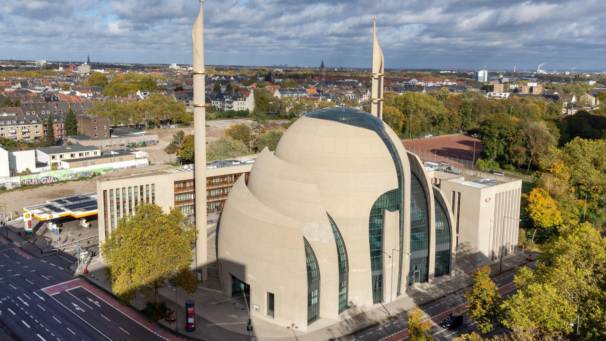 Der Blick auf die Zentralmoschee an der Inneren Kanalstraße.