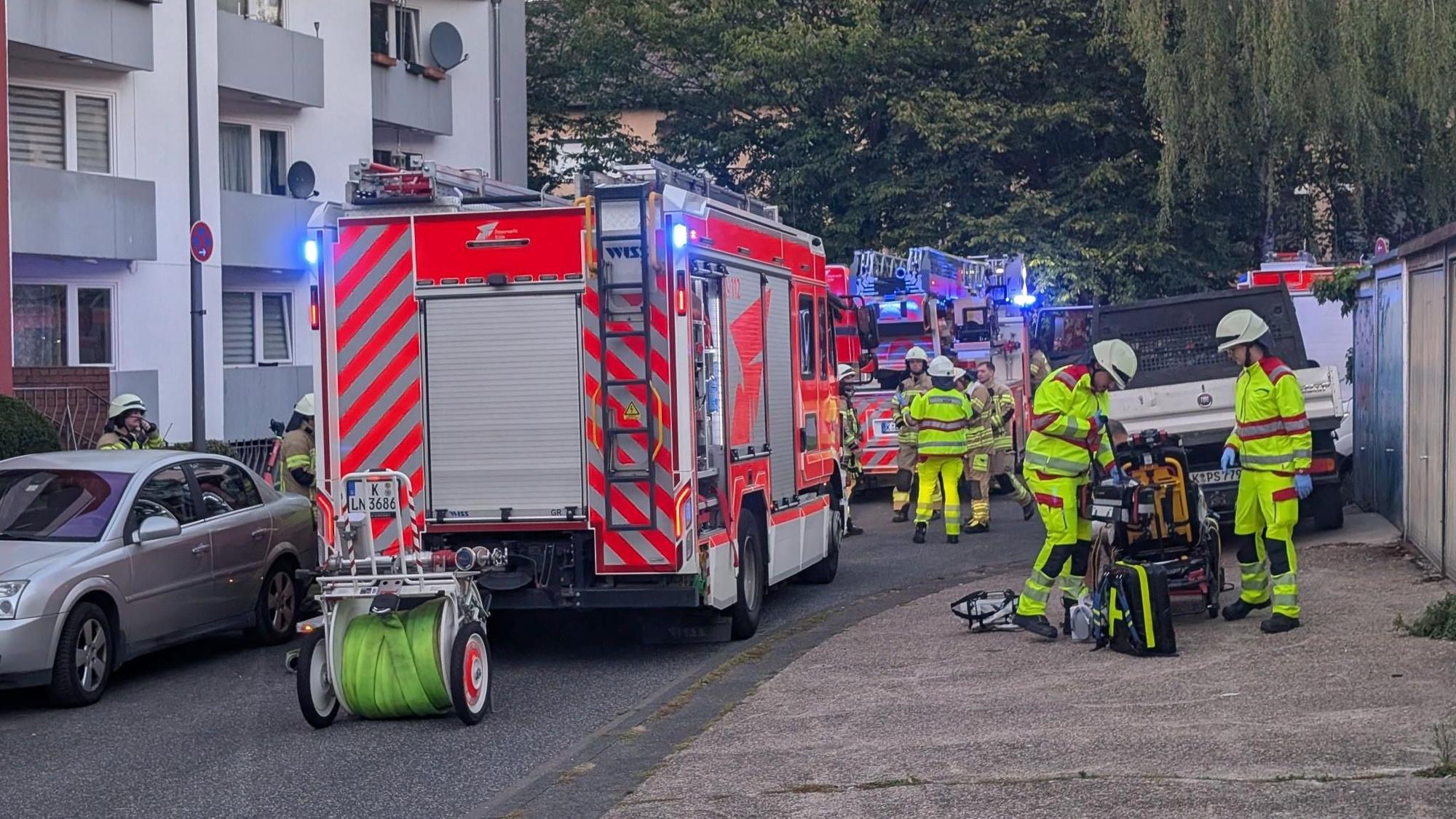 Die Feuerwehr in Köln-Mülheim.