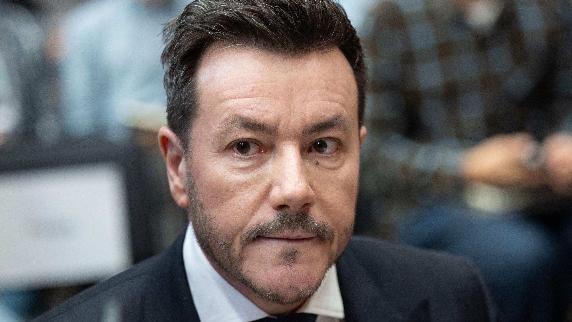 Der Angeklagte Rene Benko, Gründer des Immobilien- und Handelsimperiums Signa, aufgenommen während der Wiederaufnahme des Prozesses gegen ihn wegen des Vorwurfs der betrügerischen Insolvenz im Zusammenhang mit einer Mietvorauszahlung am Landesgericht in Innsbruck.