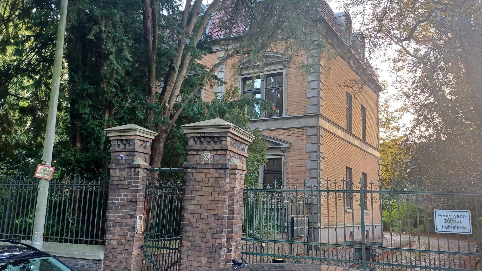 Der historische Neuerhof ist erhalten und dient als Wohngebäude.