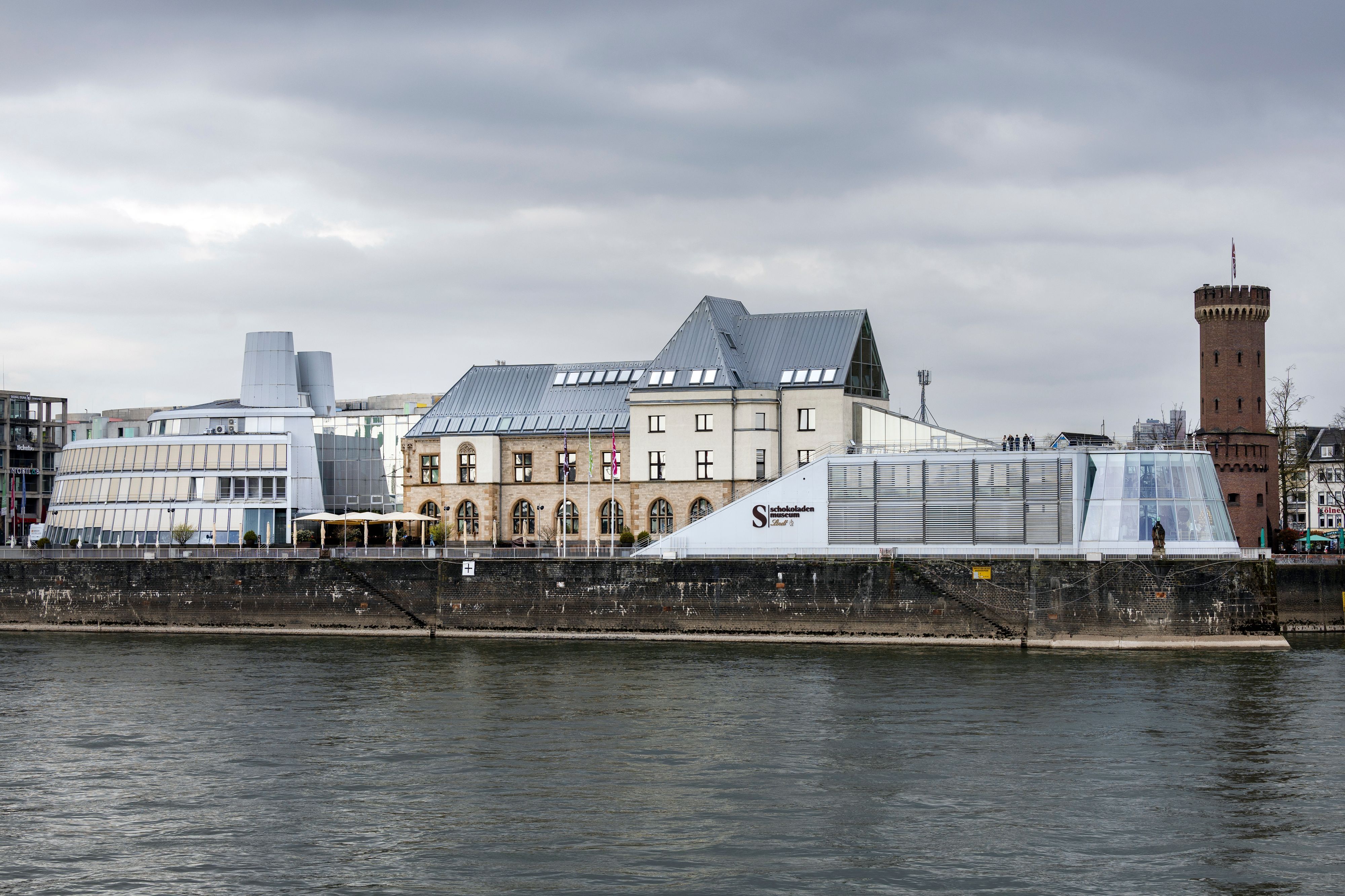 Das Kölner Rheinufer mit Blick auf das Schokoladenmuseum. (Archivbild)