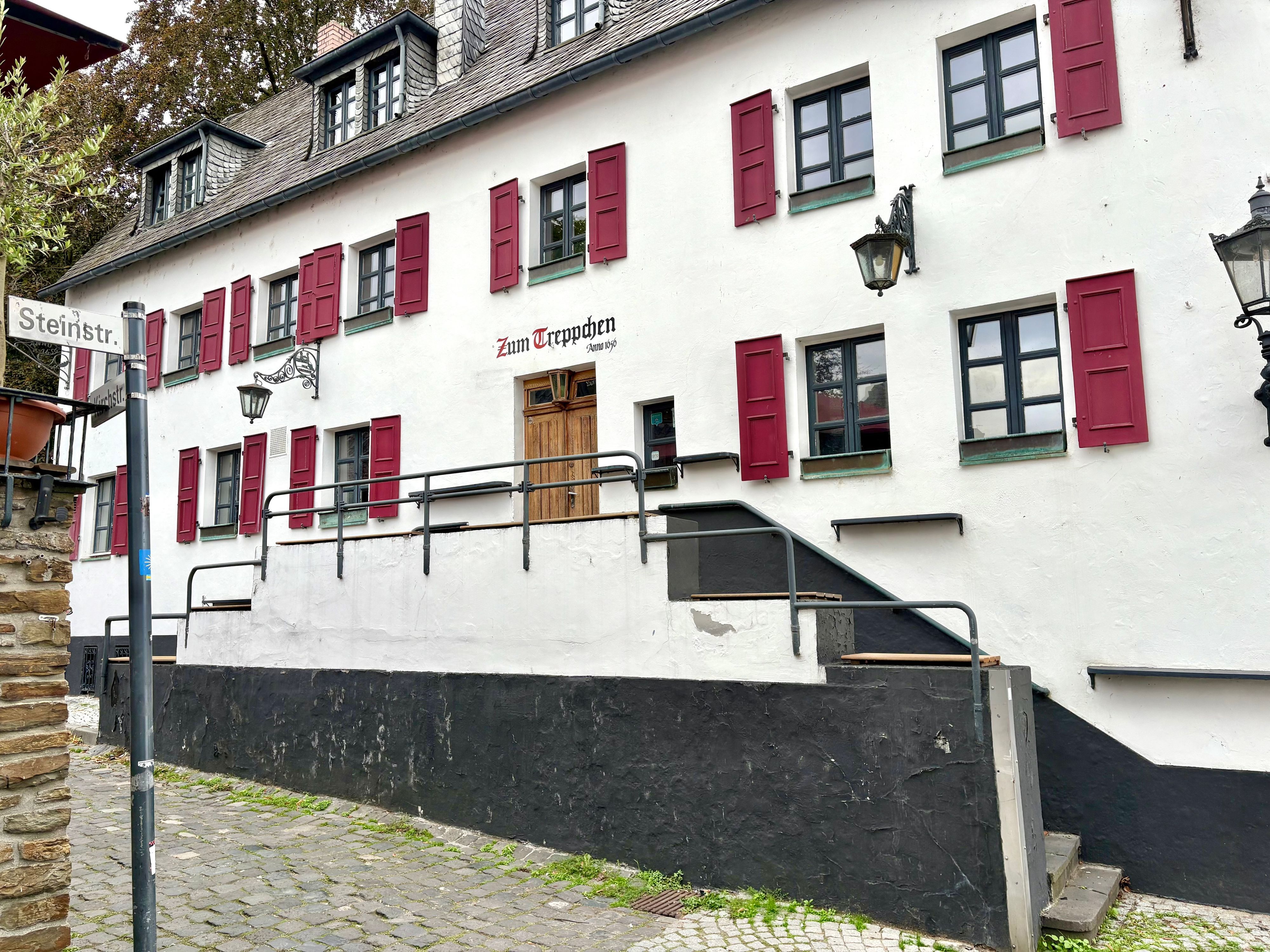 Das Treppchen in Rodenkirchen liegt gleich am Rhein.