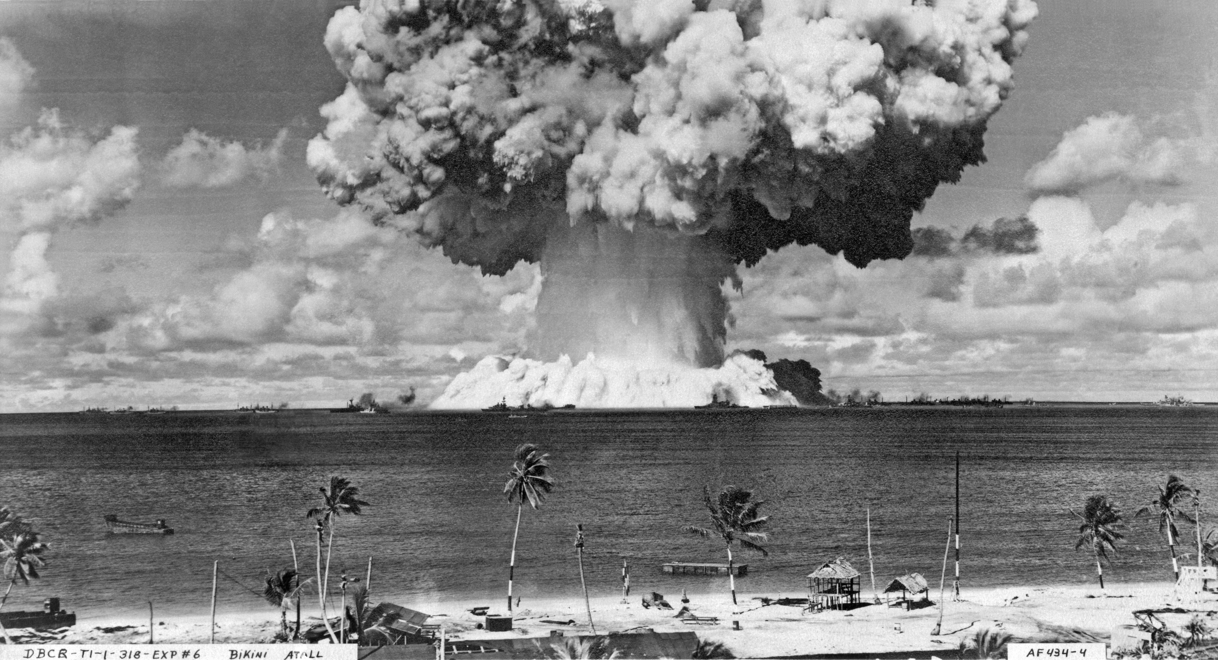 Das Foto zeigt die Explosion einer Atombombe vor dem Bikini-Atoll im Jahr 1946.