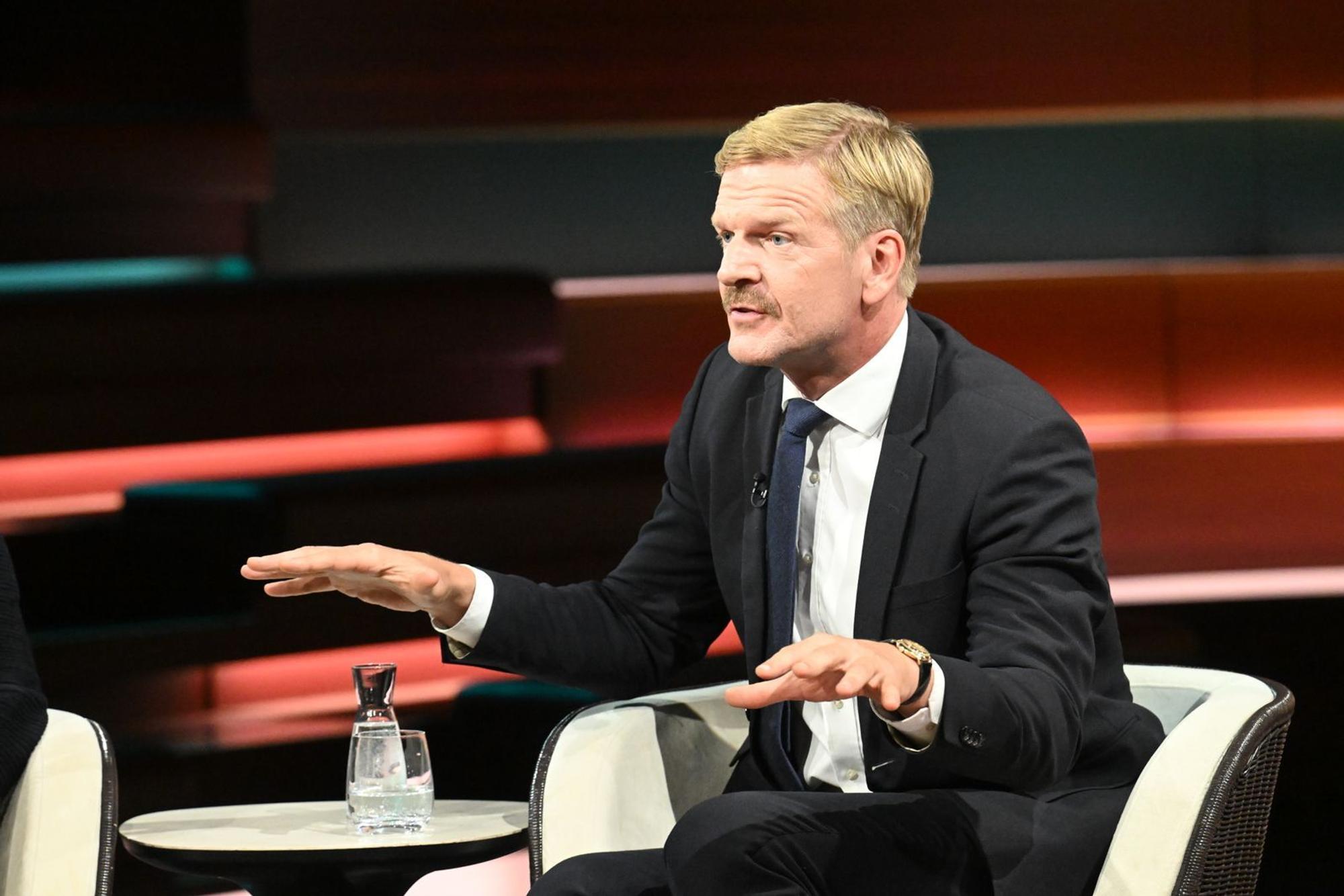 Journalist Gordon Repinski analysierte, dass die Volksparteien „nicht mehr die Energie und die Bindekraft für die Mitte aufbringen“. (Bild: ZDF / Cornelia Lehmann)