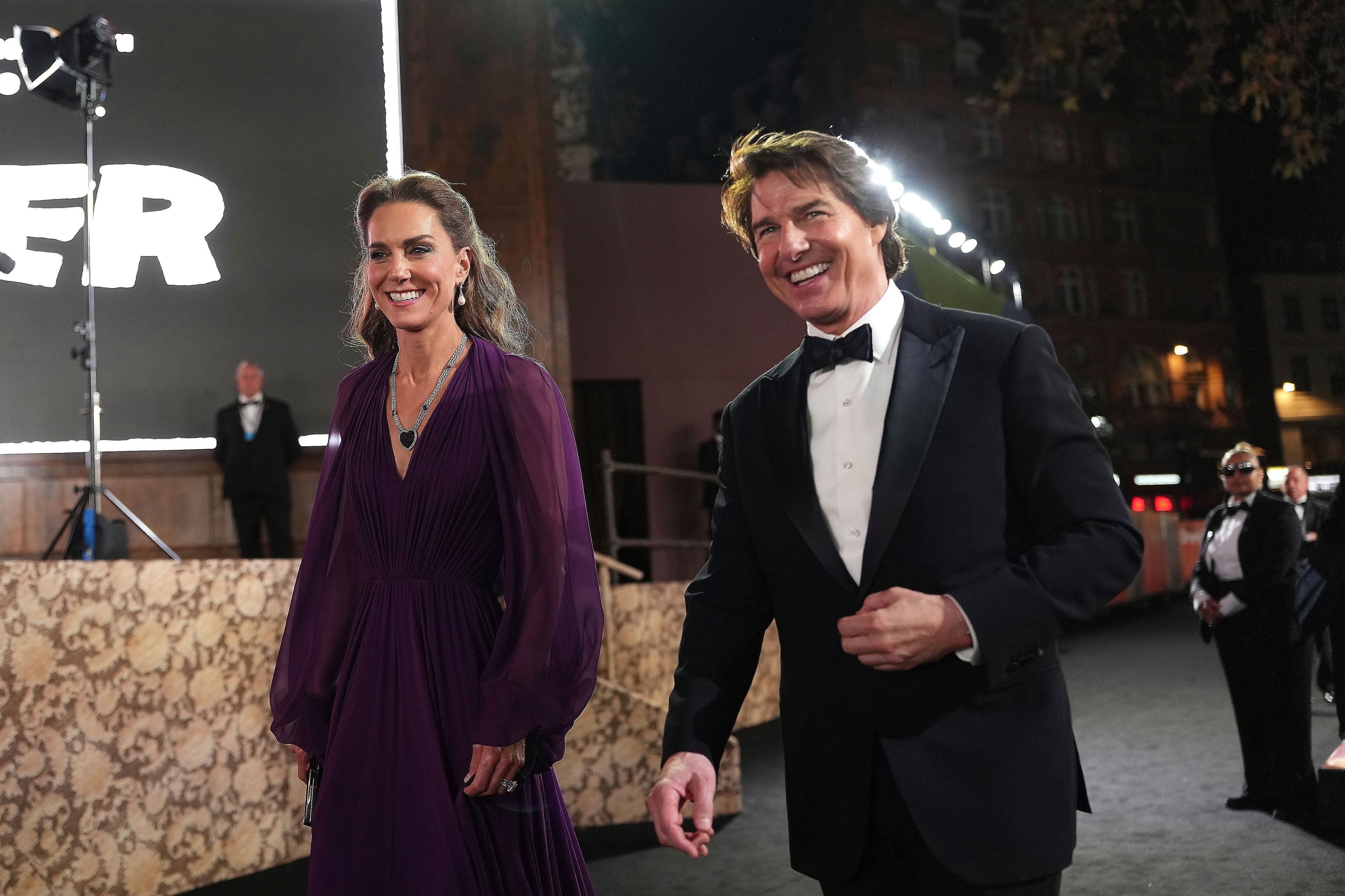 Die britische Prinzessin Kate (l) und Tom Cruise bei der Weltpremiere des Films „Digger“.