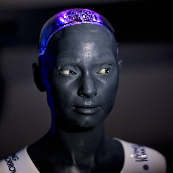 Der humanoide Roboter Ameca wird bereits seit 2023 in der Pflege eingesetzt. Forscher beschäftigt die Frage, ob Roboter in Kombination mit KI zur Gefahr für die Menschheit werden könnten. (Archivbild)