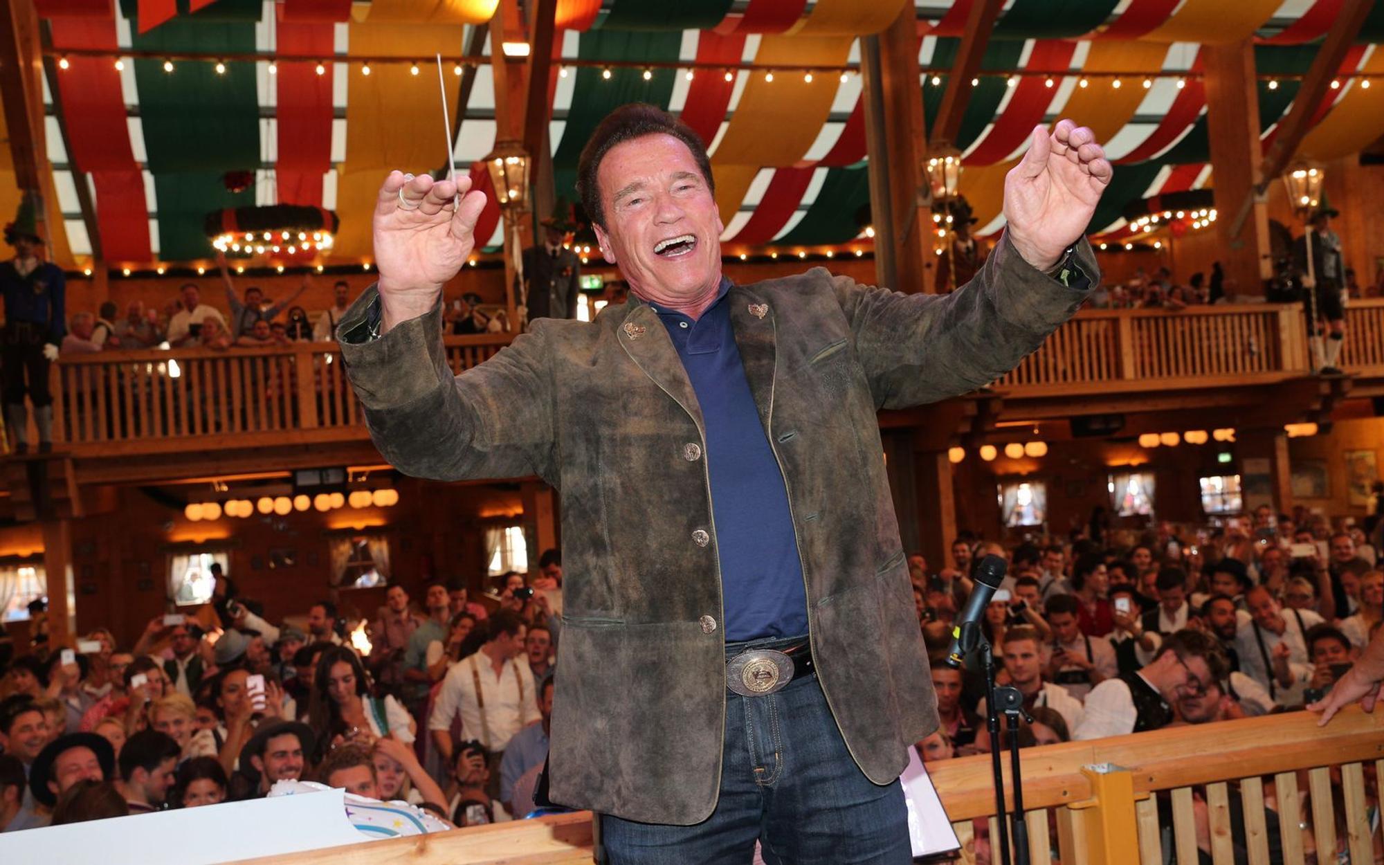Arnold Schwarzenegger - hier 2016 bei seinem Auftritt im Schützenzelt - ist auf der Wiesn Stammgast. (Bild: Gisela Schober/Getty Images)