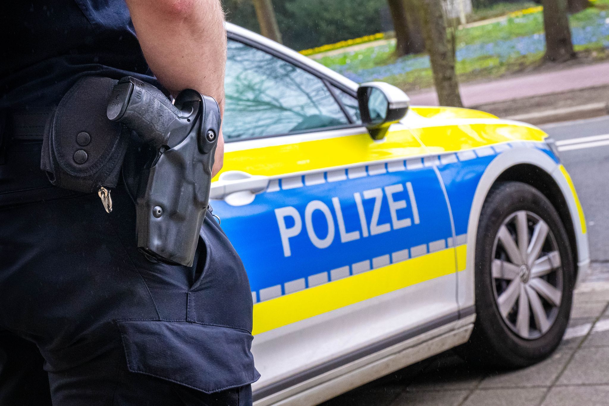 Die Polizei ermittelt und bittet um Zeugenhinweise nach dem Fund einer Leiche in Neuss. (Symbolbild)