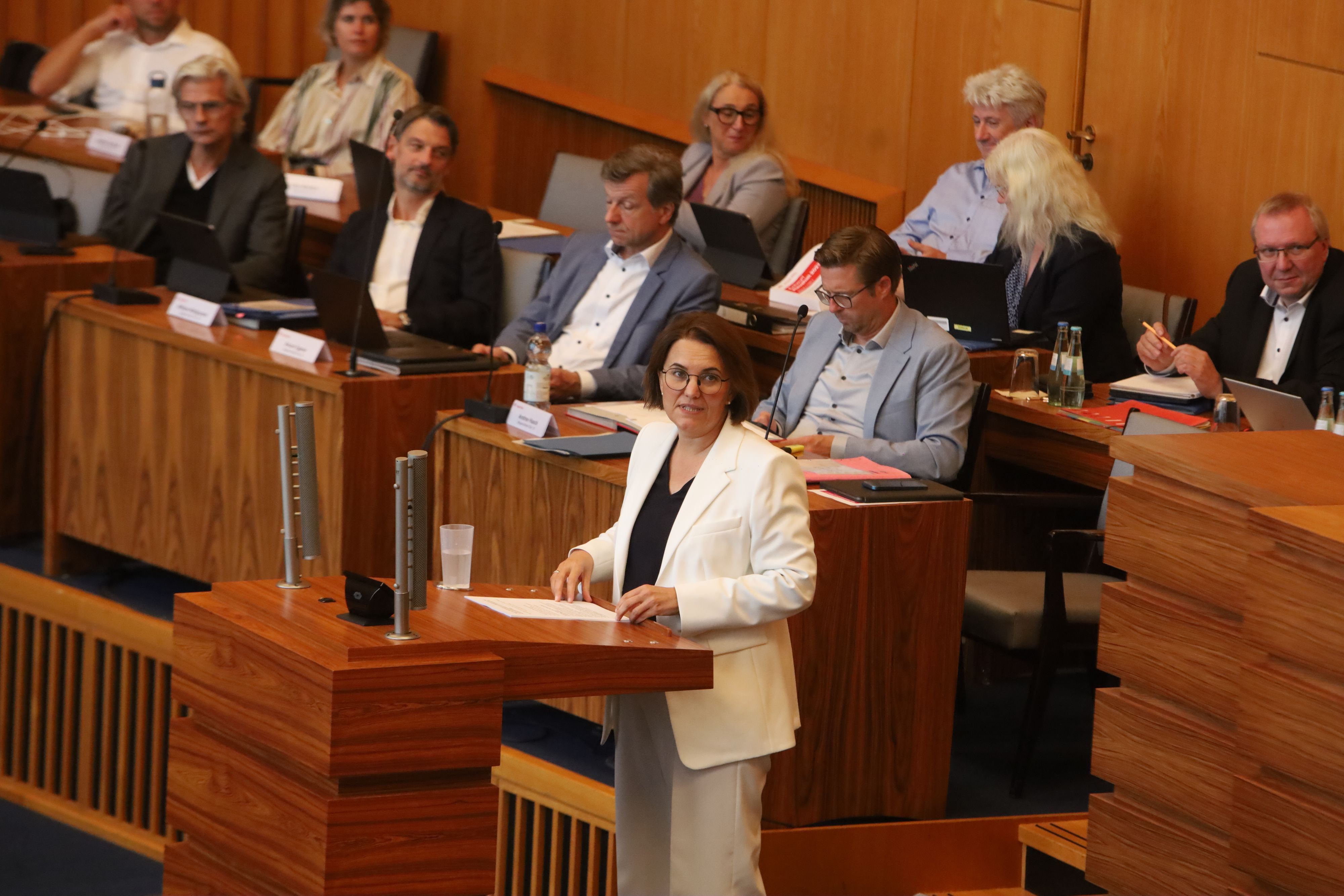 02.09.2026, Köln: Rede Kämmerin Dörte Diemert - Bei der zehnten Ratssitzung der laufenden Ratsperiode legt die Stadtverwaltung dem Stadtrat ihren Haushaltsplanentwurf für die Jahre 2027/2028, ein sogenannter Doppelhaushalt, vor. Foto: Arton Krasniqi