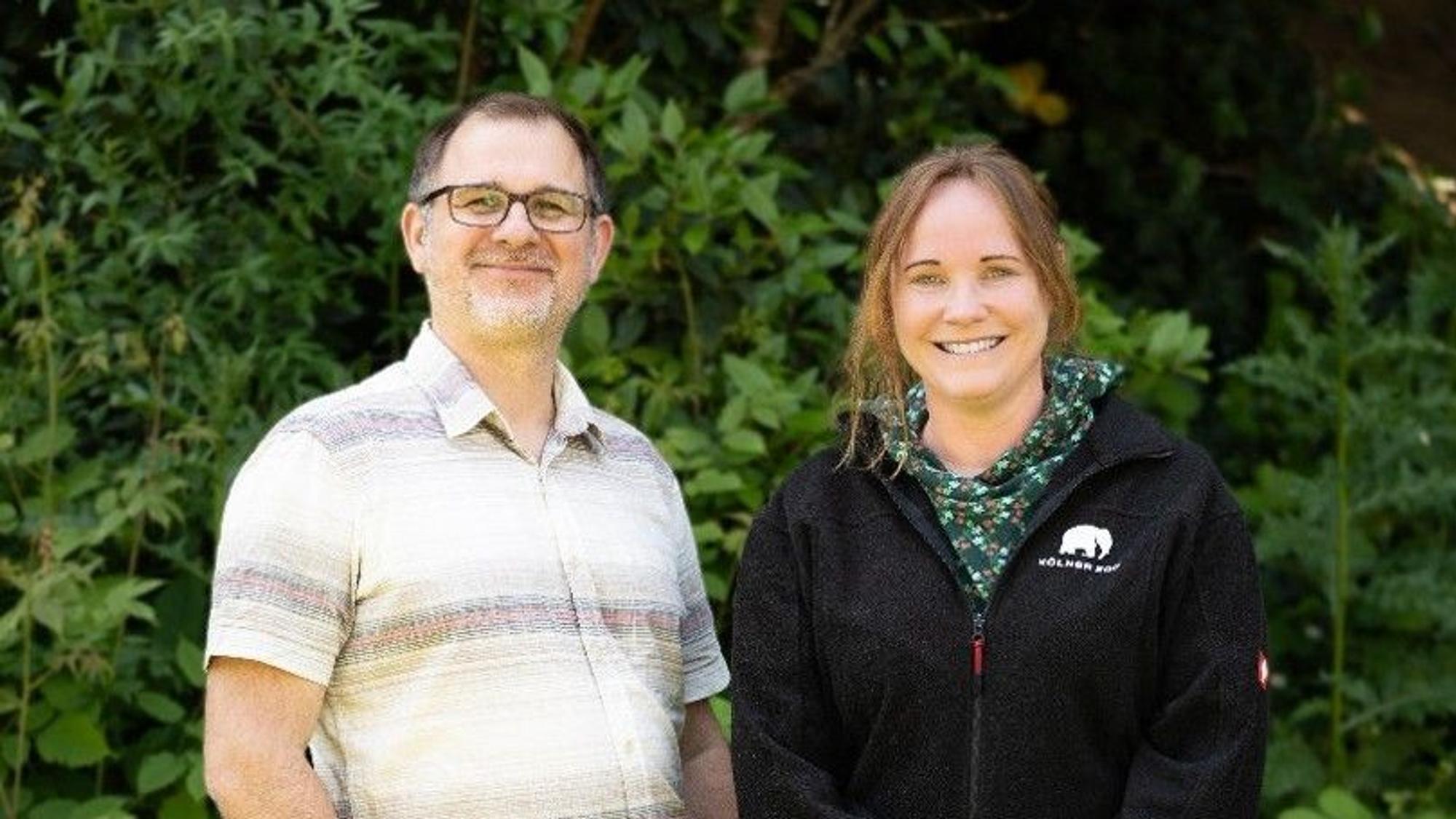 Matthias Markolf und Johanna Rode-White vom Kölner Zoo haben beide mit am neuen Maßnahmenkatalog zum Schutz wilder Schweinearten geschrieben.