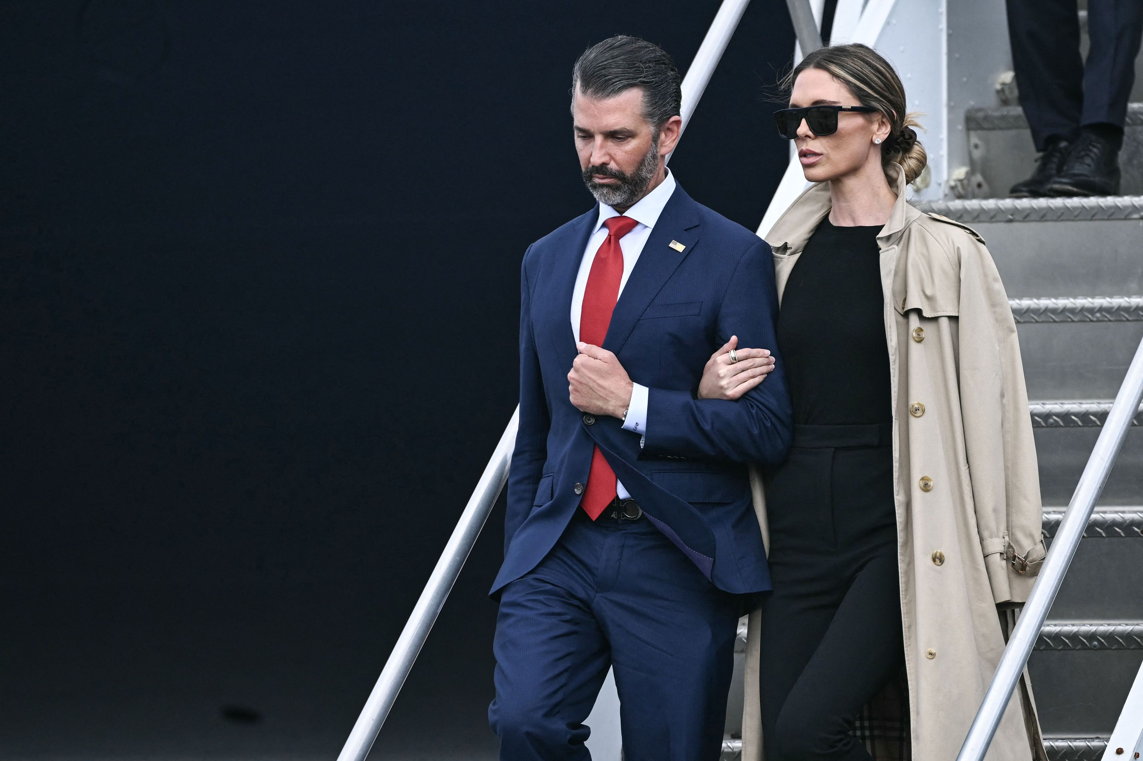 Donald Trump Jr. und seine Frau Bettina (r.)