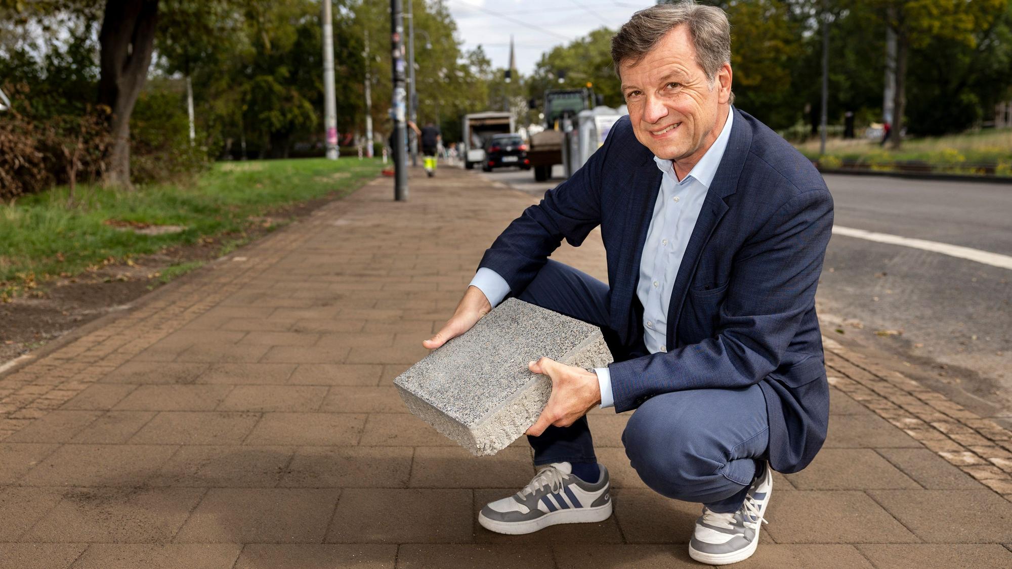 Ascan Egerer vom Mobilitätsdezernat der Stadt stellte das Pilotprojekt am Montag vor.