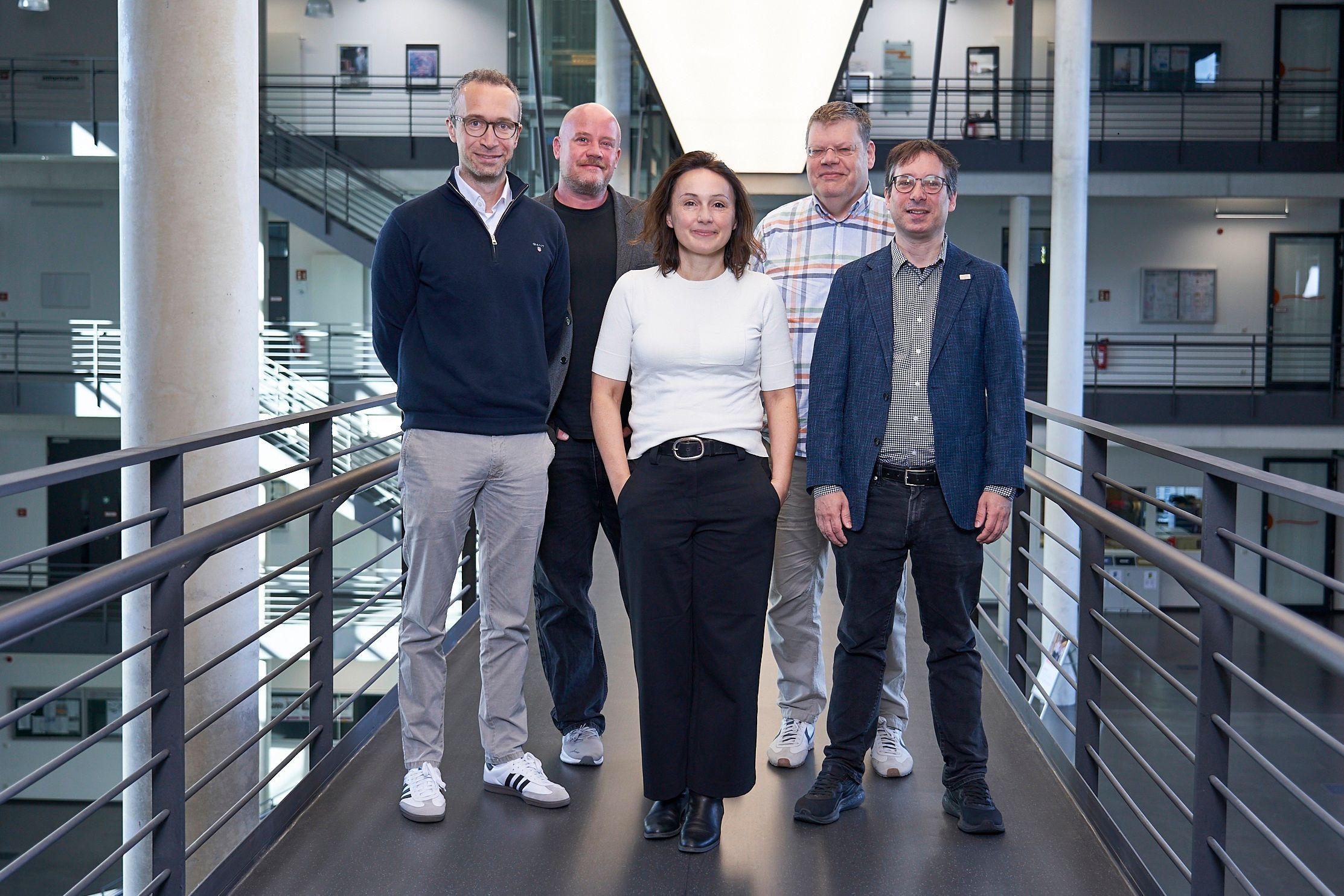 Das neue Dekanat der Fakultät für Informatik und Ingenieurwissenschaften  am Campus Gummersbach (von links): Prof. Dr. Michael Freiburg, Prof. Dr. Nicolas Pyschny, Prof. Dr. Irma Lindt, Prof. Dr. Stefan Karsch, Prof. Dr. Sebastian Kraft.