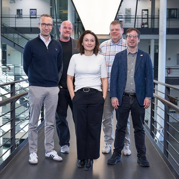 Das neue Dekanat der Fakultät für Informatik und Ingenieurwissenschaften am Campus Gummersbach (von links): Prof. Dr. Michael Freiburg, Prof. Dr. Nicolas Pyschny, Prof. Dr. Irma Lindt, Prof. Dr. Stefan Karsch, Prof. Dr. Sebastian Kraft.