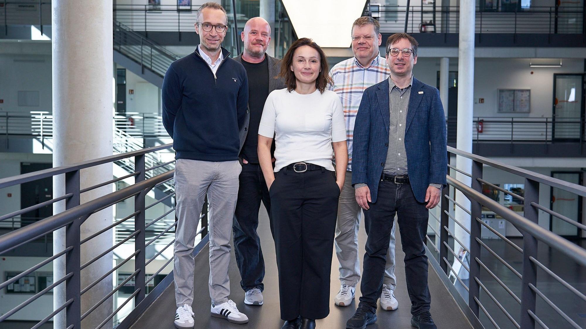 Das neue Dekanat der Fakultät für Informatik und Ingenieurwissenschaften am Campus Gummersbach (von links): Prof. Dr. Michael Freiburg, Prof. Dr. Nicolas Pyschny, Prof. Dr. Irma Lindt, Prof. Dr. Stefan Karsch, Prof. Dr. Sebastian Kraft.