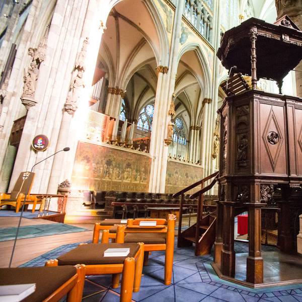 COLOGNE, GERMANY - FEBRUARY 13: Die Renaissance-Kanzel aus Eichenholz aufgenommen am Freitag (13.02.2015) am Vierungsaltar des Koelner Doms (Hohe Domkirche St. Petrus) in Koeln. Die Kanzel wurde im Jahr 1544 im Dom aufgestellt. (Photo by Matthias Heinekamp) K e y s: Koelner Dom, Kirche, Kathedrale, Gottesdienst, Altar