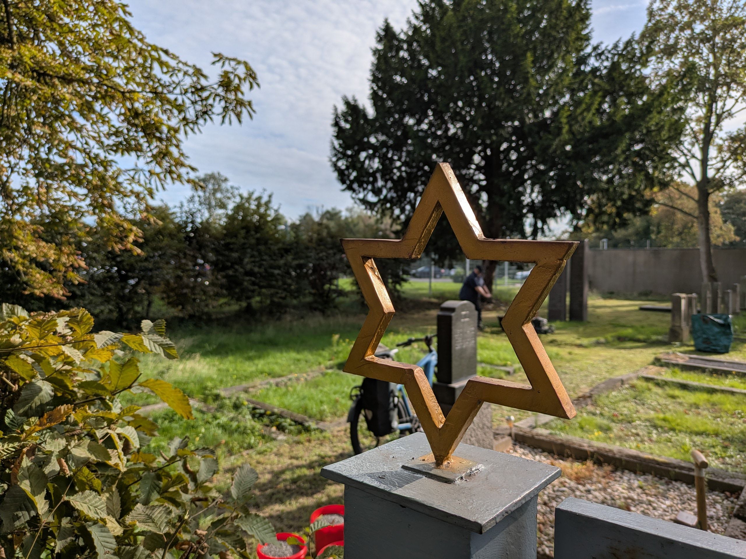 Der Davidstern am Eingang zum jüdischen Friedhof