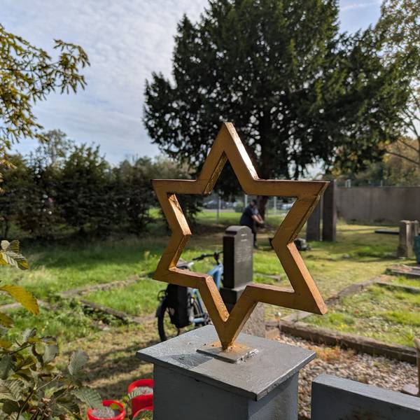 Der Davidstern am Eingang zum jüdischen Friedhof