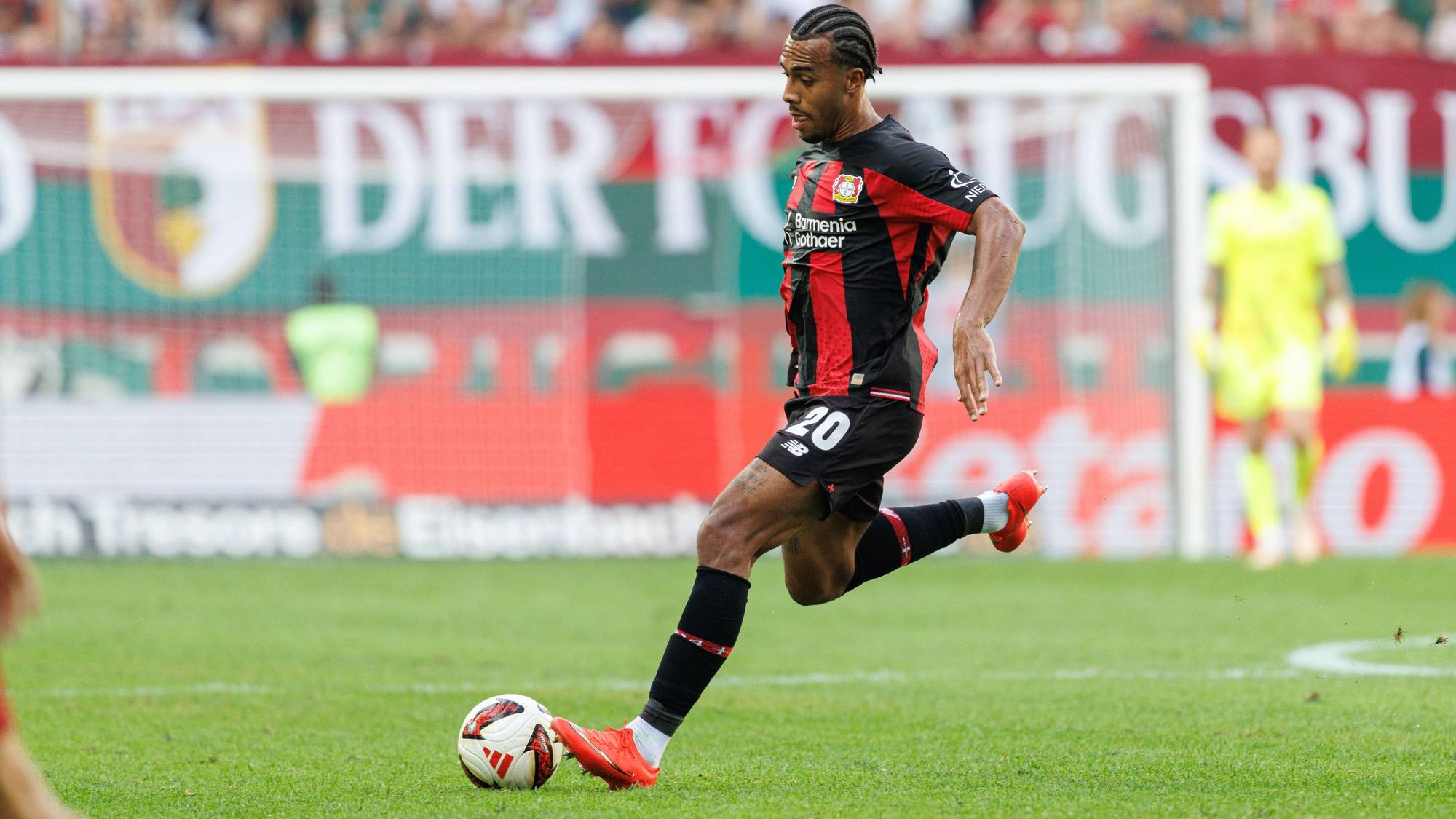 Guéla Doué im Spiel beim FC Augsburg. Eine Verletzung bremst den Neuzugang derzeit aus.