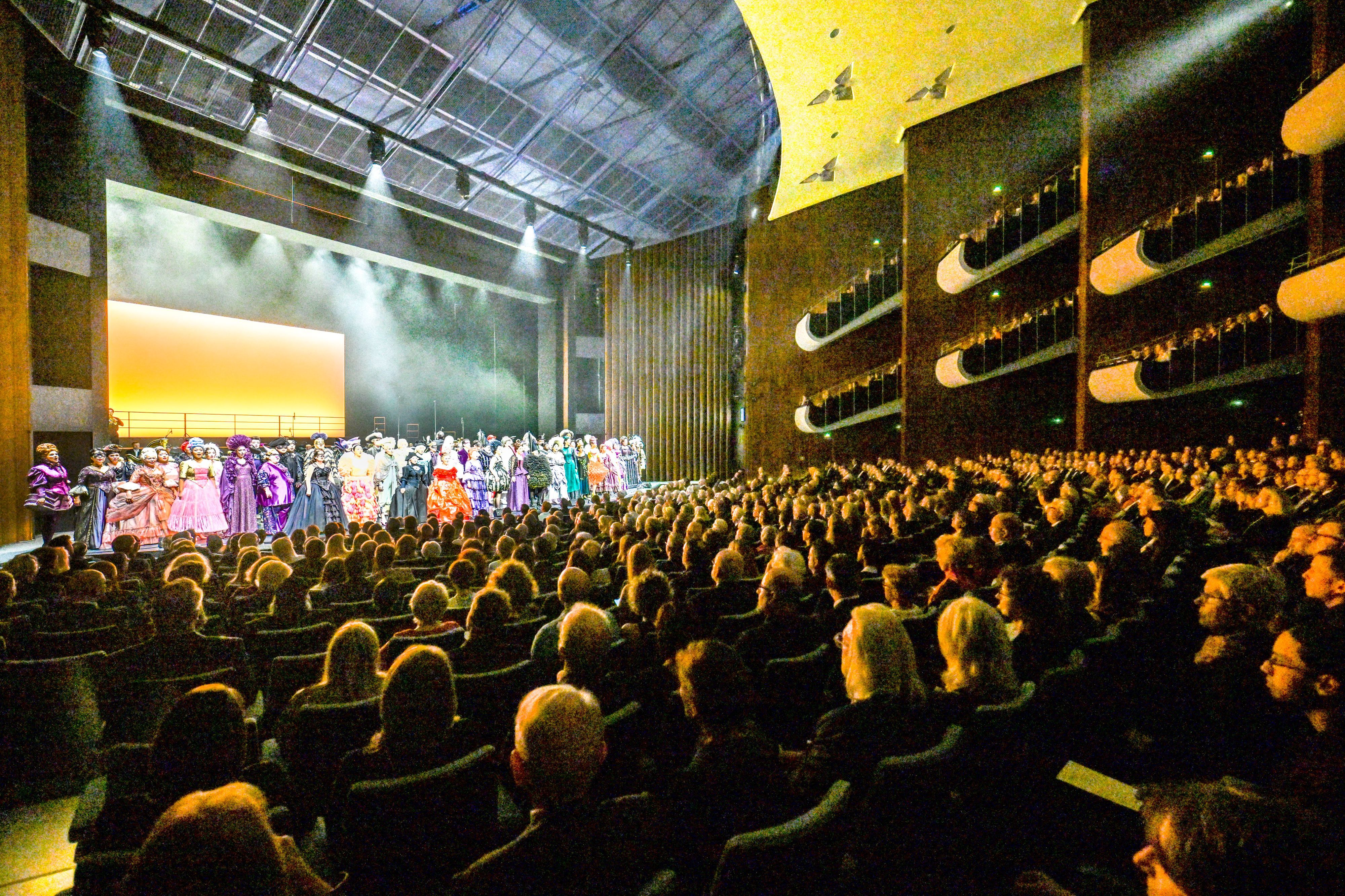 24.09.2026, Köln: Festakt zur Wiedereröffnung der Kölner Oper und des Schauspielhauses. Das Schauspiel Köln feiert das Ende der Sanierung der Kölner Bühnen, welche 14 Jahre gedauert und über 1,5 Milliarden Euro gekostet hat. Foto: Uwe Weiser