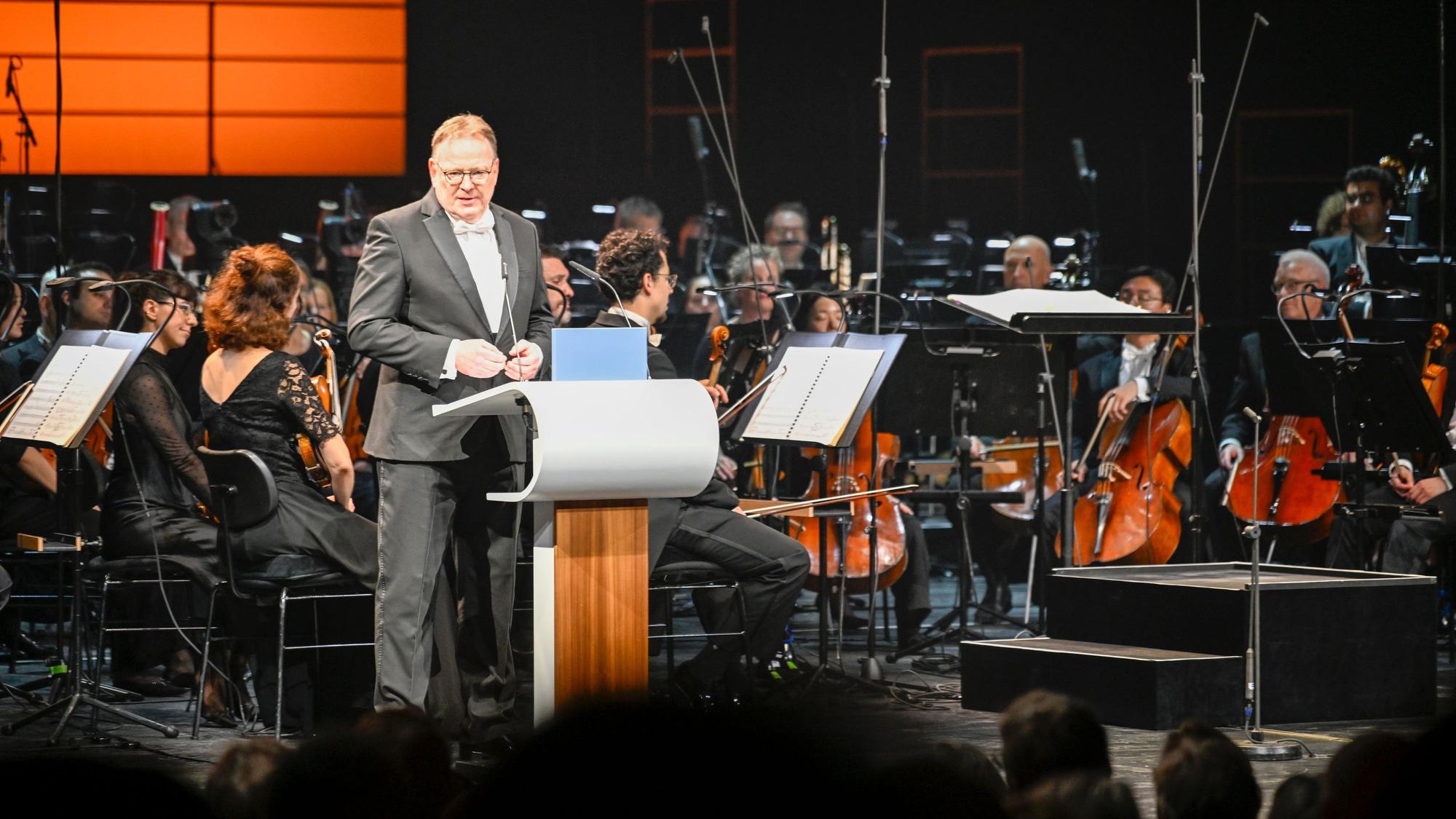 24.09.2026, Köln: Festakt zur Wiedereröffnung der Kölner Oper und des Schauspielhauses. Das Schauspiel Köln feiert das Ende der Sanierung der Kölner Bühnen, welche 14 Jahre gedauert und über 1,5 Milliarden Euro gekostet hat. Foto: Uwe Weiser