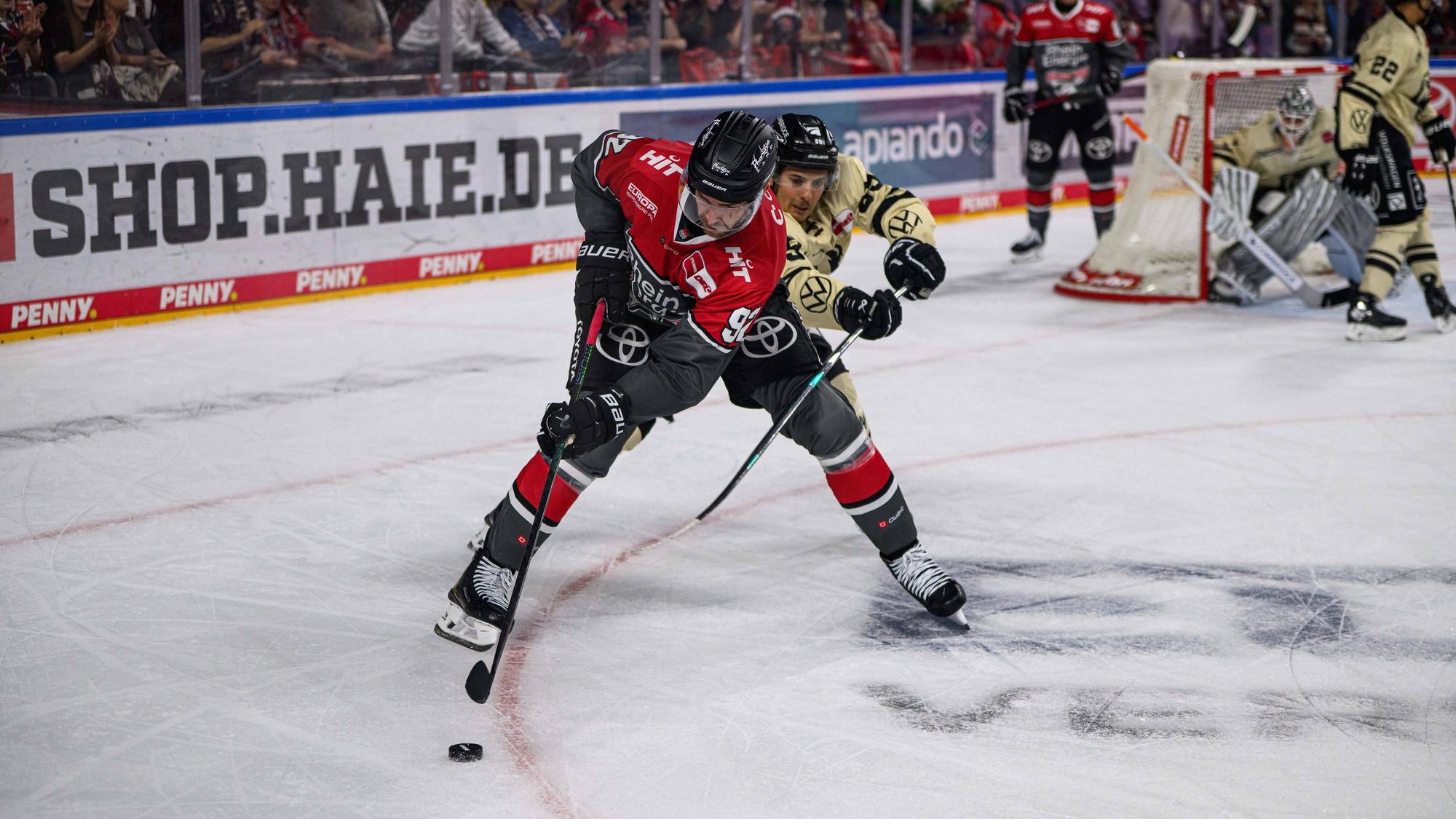 Der Ex-Berliner Marcel Noebels im Spiel gegen Wolfsburg für die Kölner Haie.