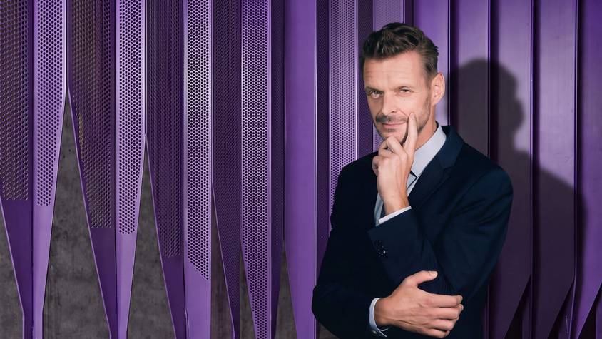 Florian Schroeder moderiert in Kürze im ZDF das „JOURNAL DELUXE“. (Bild: ZDF / Thomas Kierok)