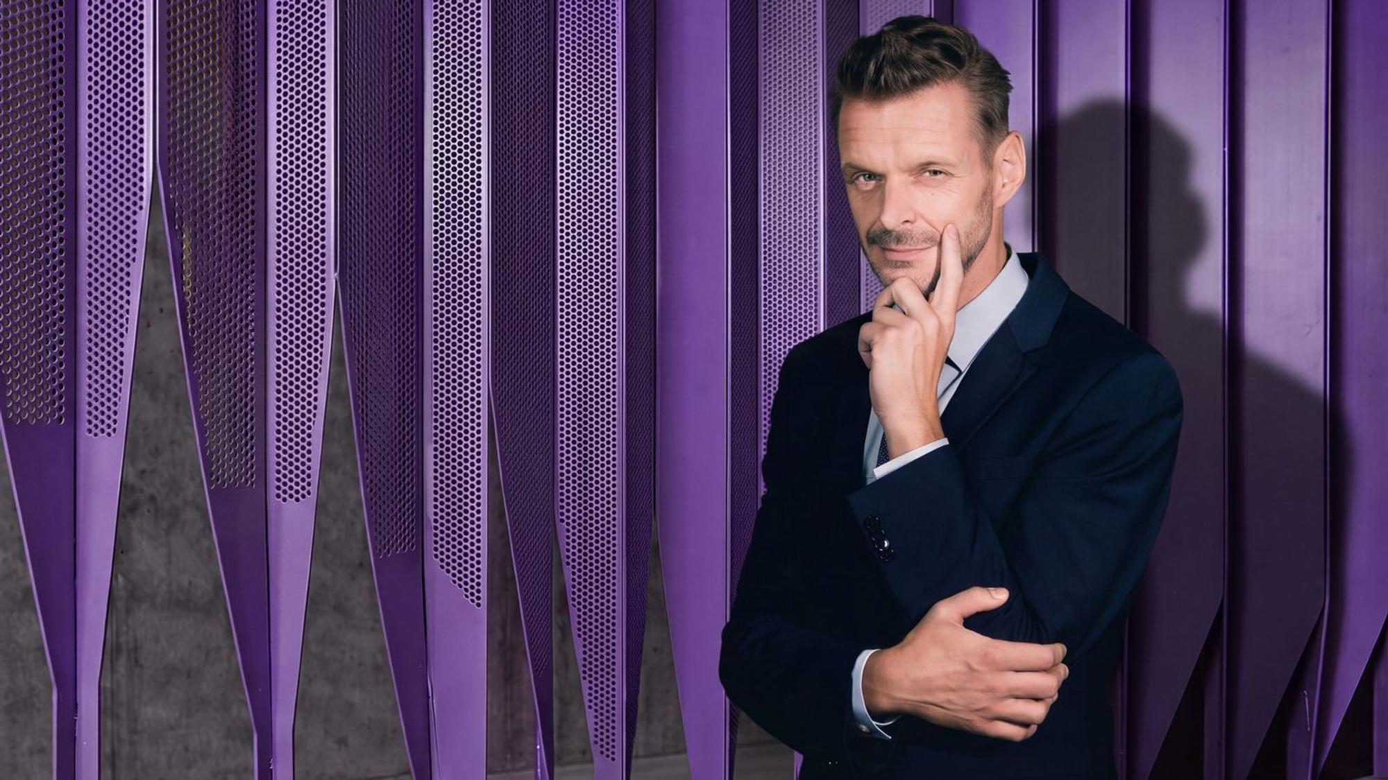 Florian Schroeder moderiert in Kürze im ZDF das „JOURNAL DELUXE“. (Bild: ZDF / Thomas Kierok)