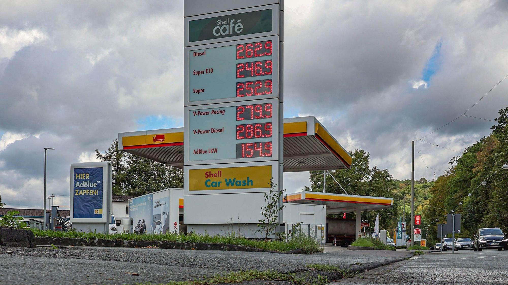 Die Spritpreise sind weiterhin auf hohem Niveau.