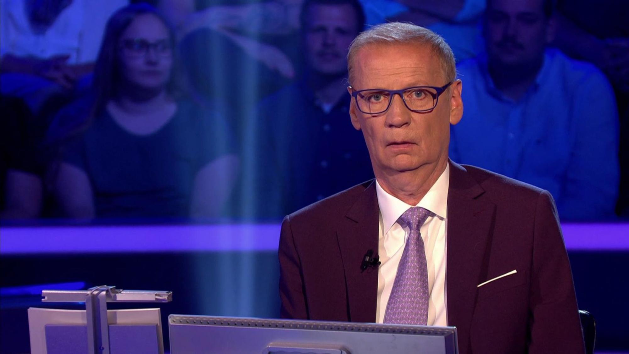 Da war er echt perplex: Günther Jauch erlebte bei bei „Wer wird Millionär?“ eine haarige Überraschung. (Bild: RTL)