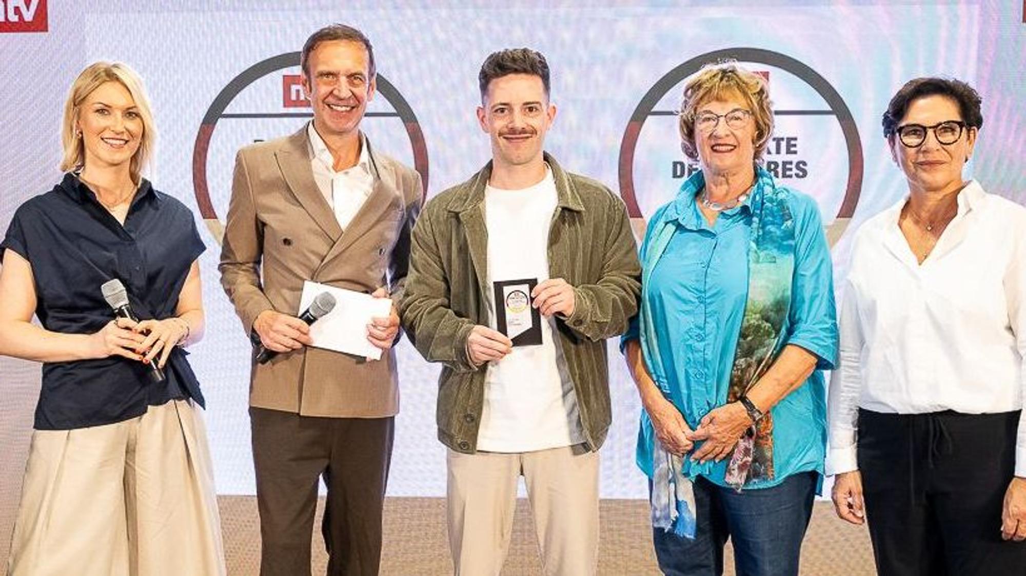 Phil Janßen (Gründer von Steets) bei der Preisverleihung in Berlin.