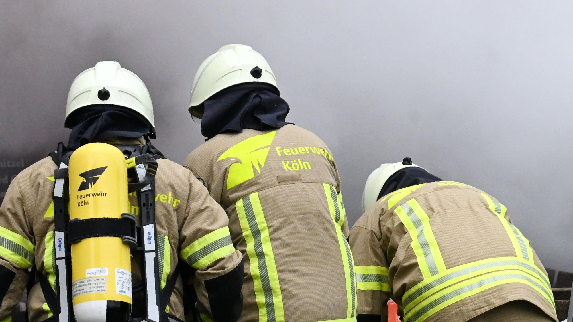 Die Kölner Feuerwehr ist zu einem Brand gerufen worden. (Archivbild)